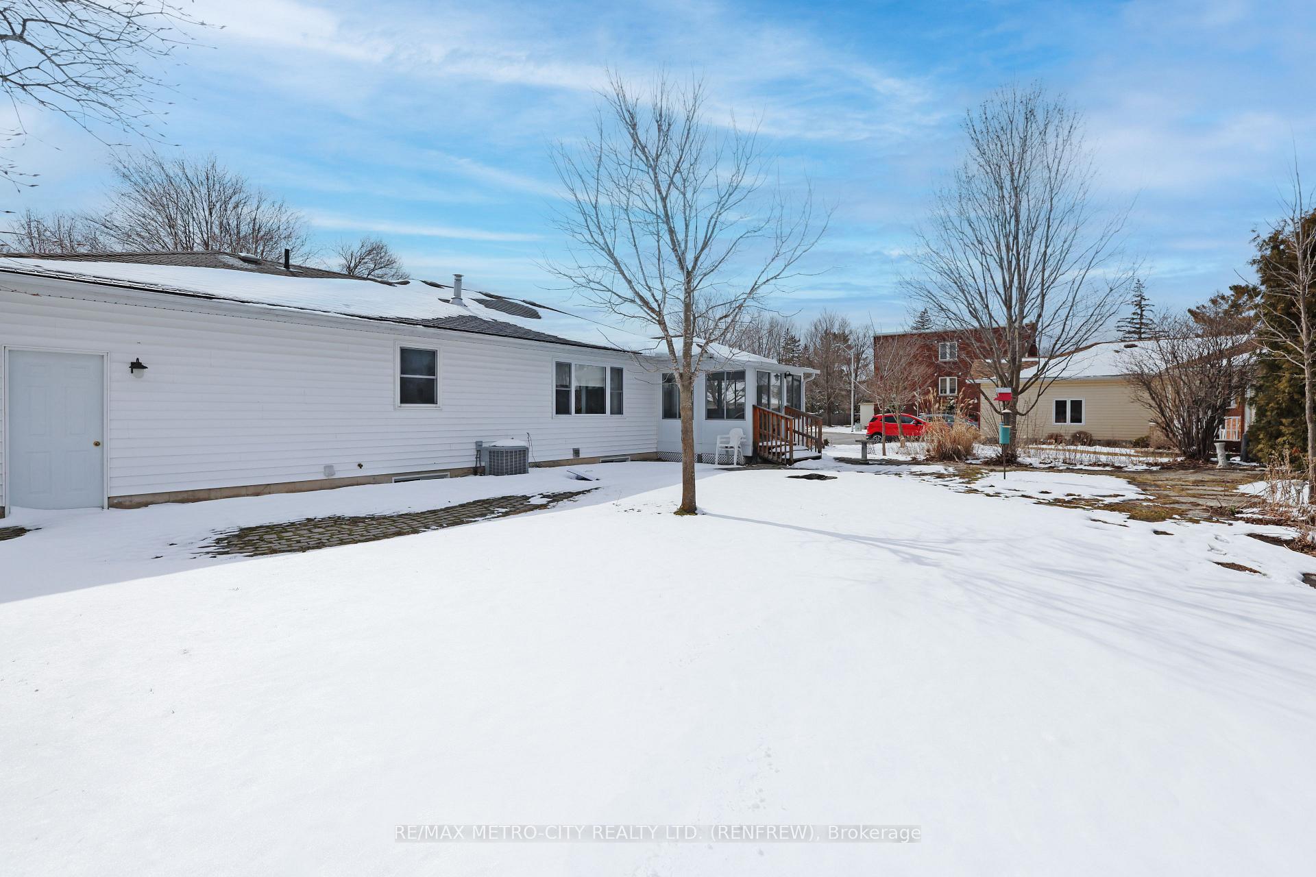 Photo 42 of 61 Plaunt Street N, Renfrew — HOMEH