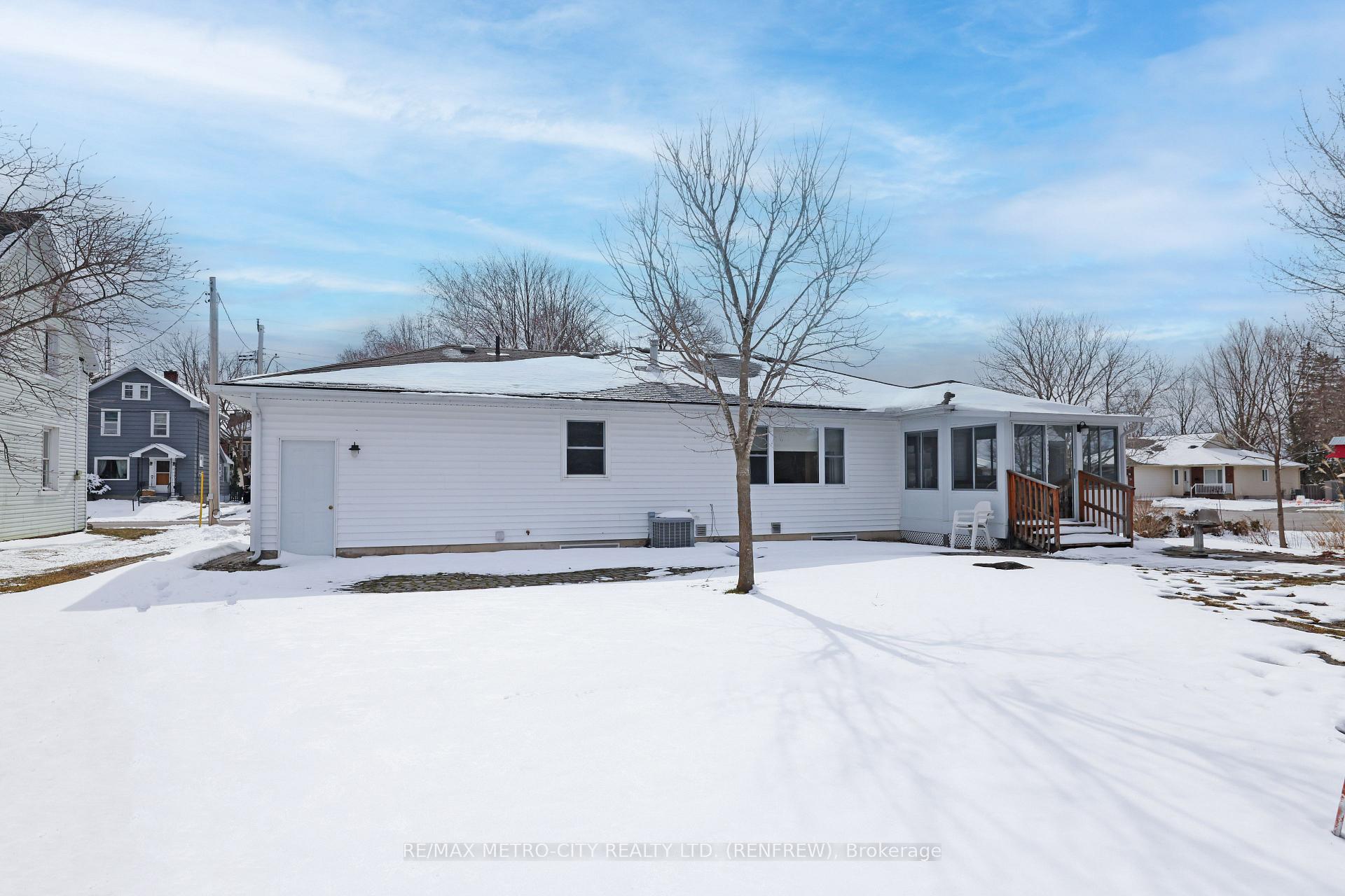 Photo 45 of 61 Plaunt Street N, Renfrew — HOMEH