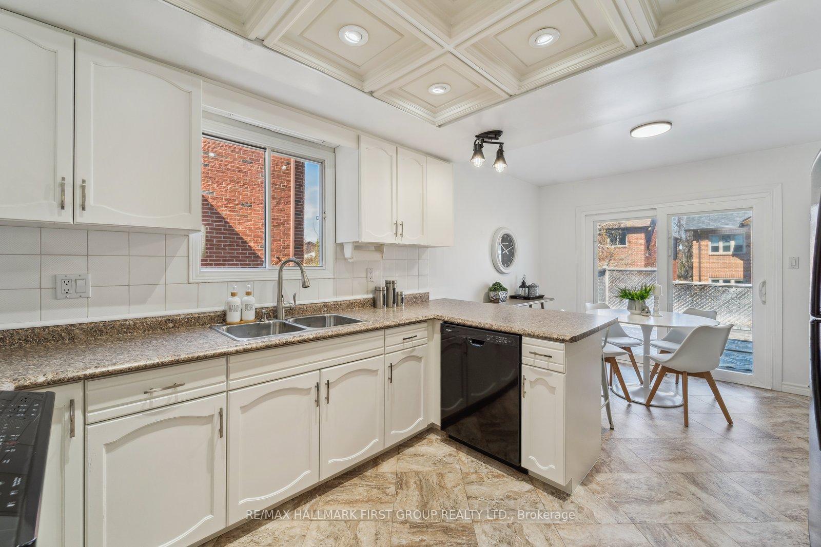 Photo 8 of 1509 Eagleview Drive, Pickering, Liverpool — HOMEH
