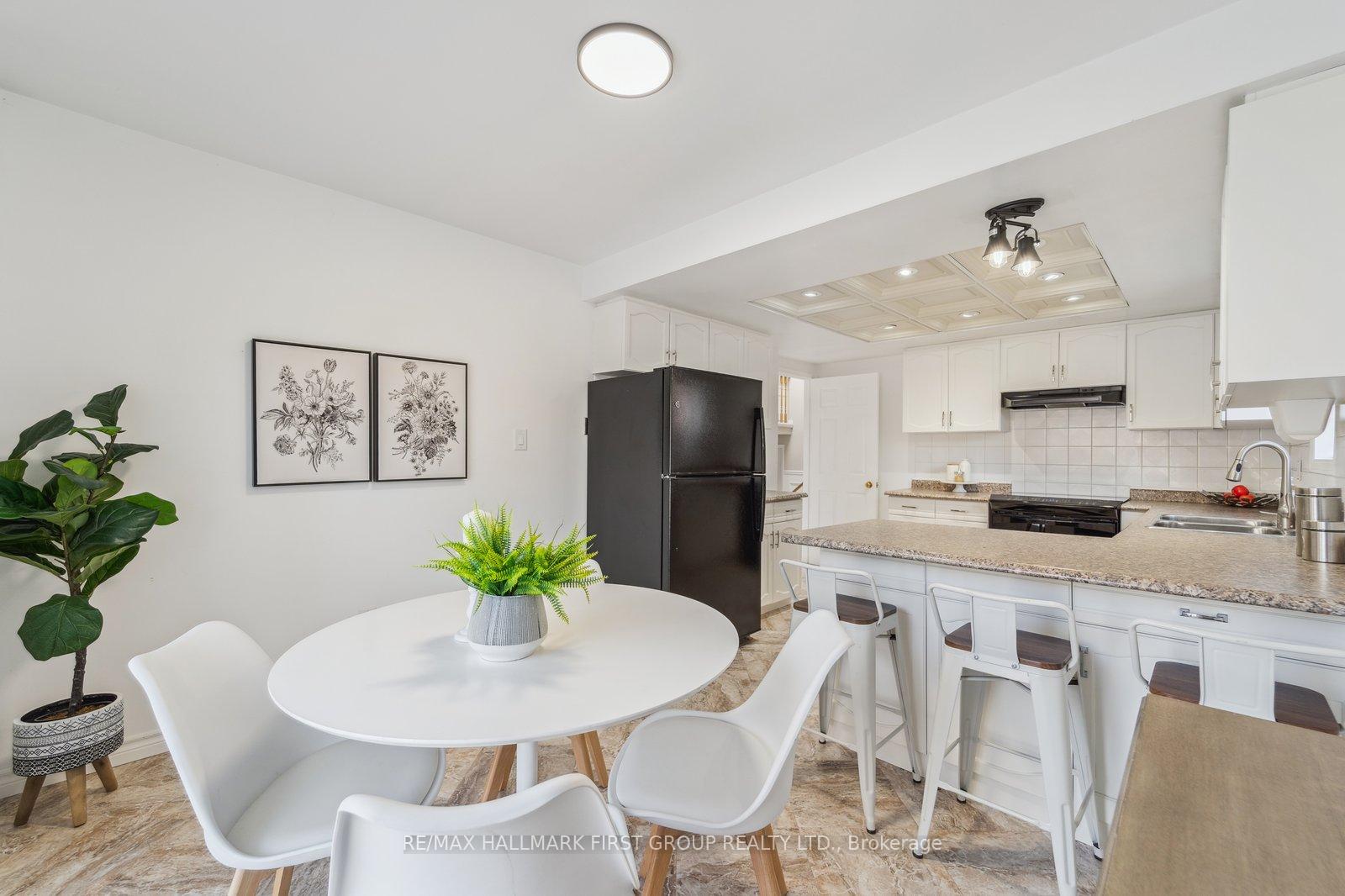 Photo 10 of 1509 Eagleview Drive, Pickering, Liverpool — HOMEH