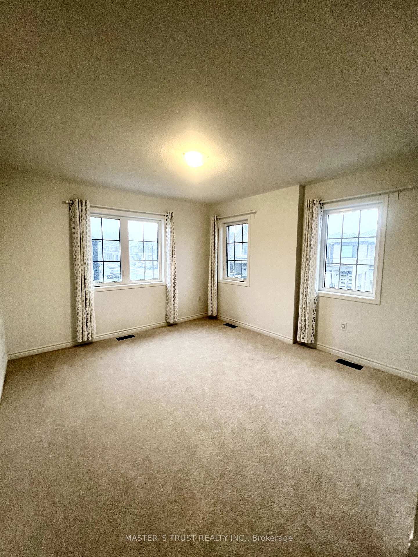 Photo 10 of 2808 Foxden Square, Pickering, Rural Pickering — HOMEH