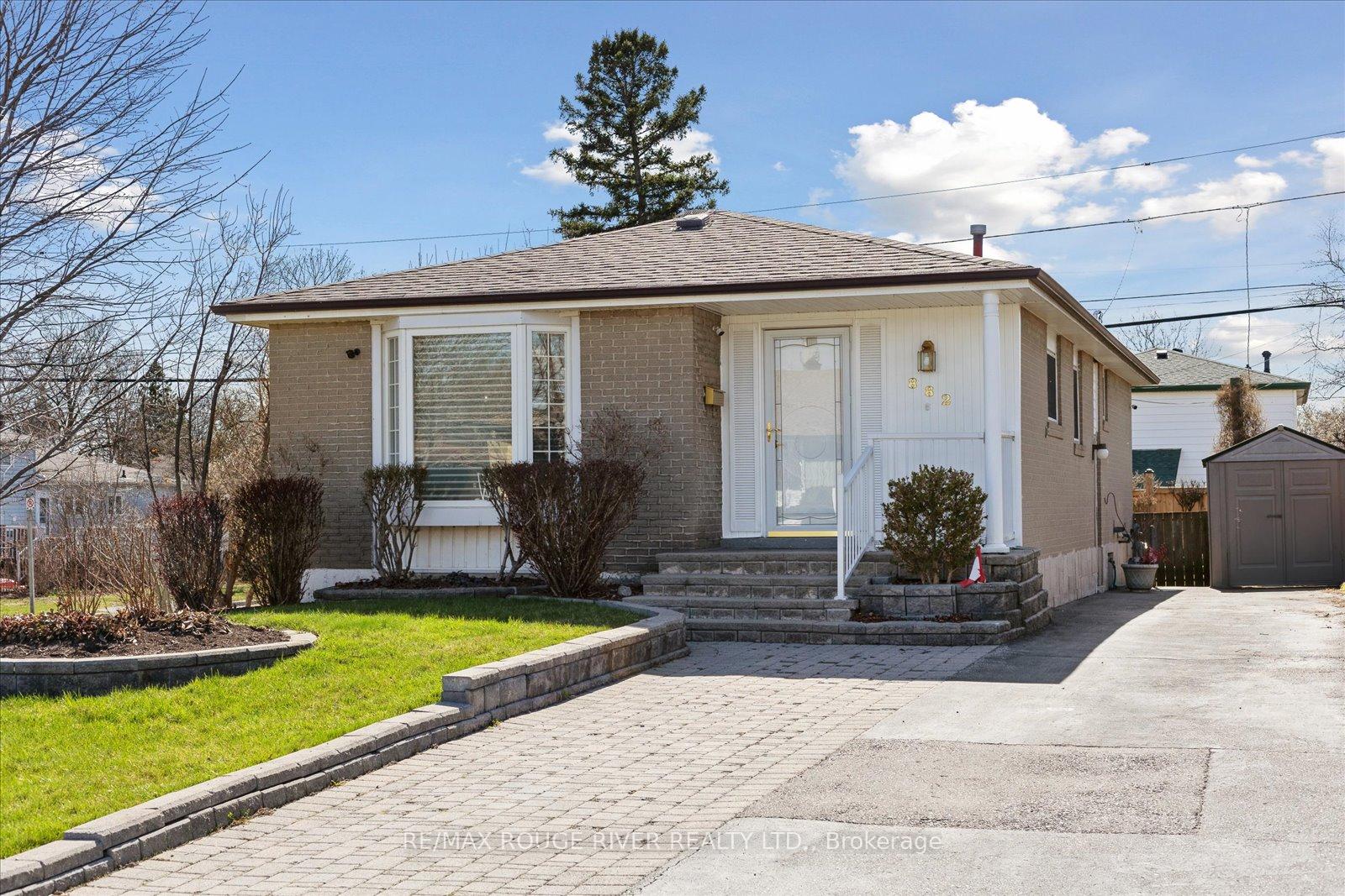 Photo 1 of 882 Naroch Boulevard, Pickering, Bay Ridges — HOMEH