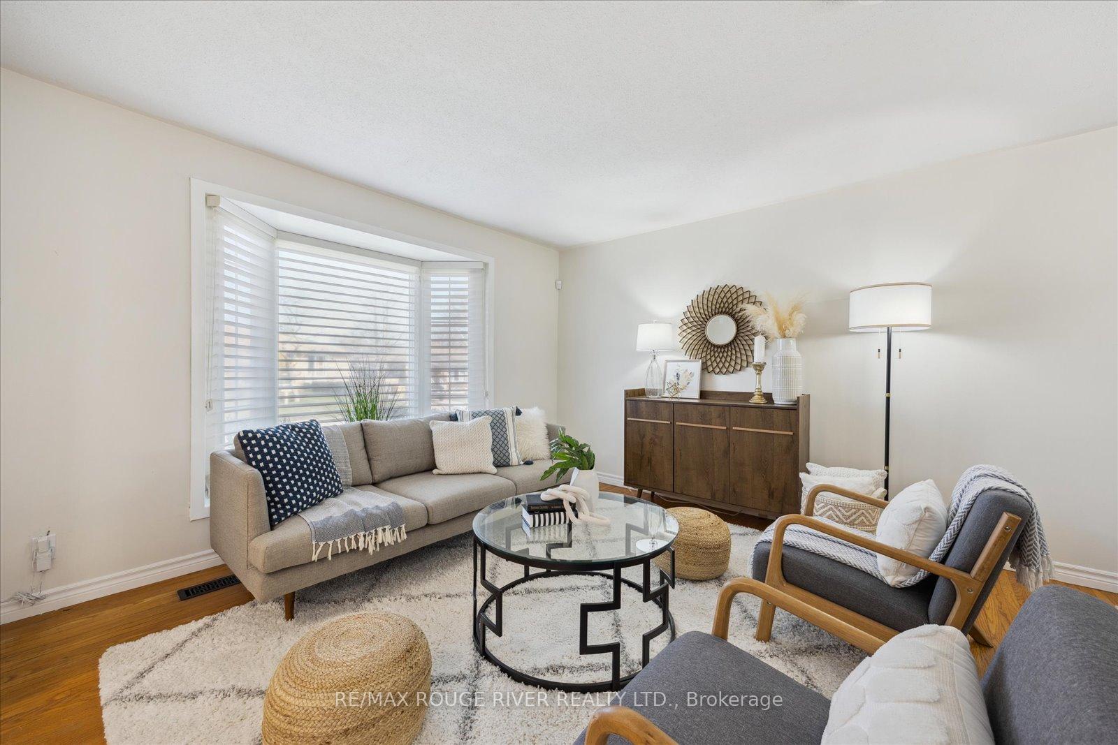 Photo 3 of 882 Naroch Boulevard, Pickering, Bay Ridges — HOMEH