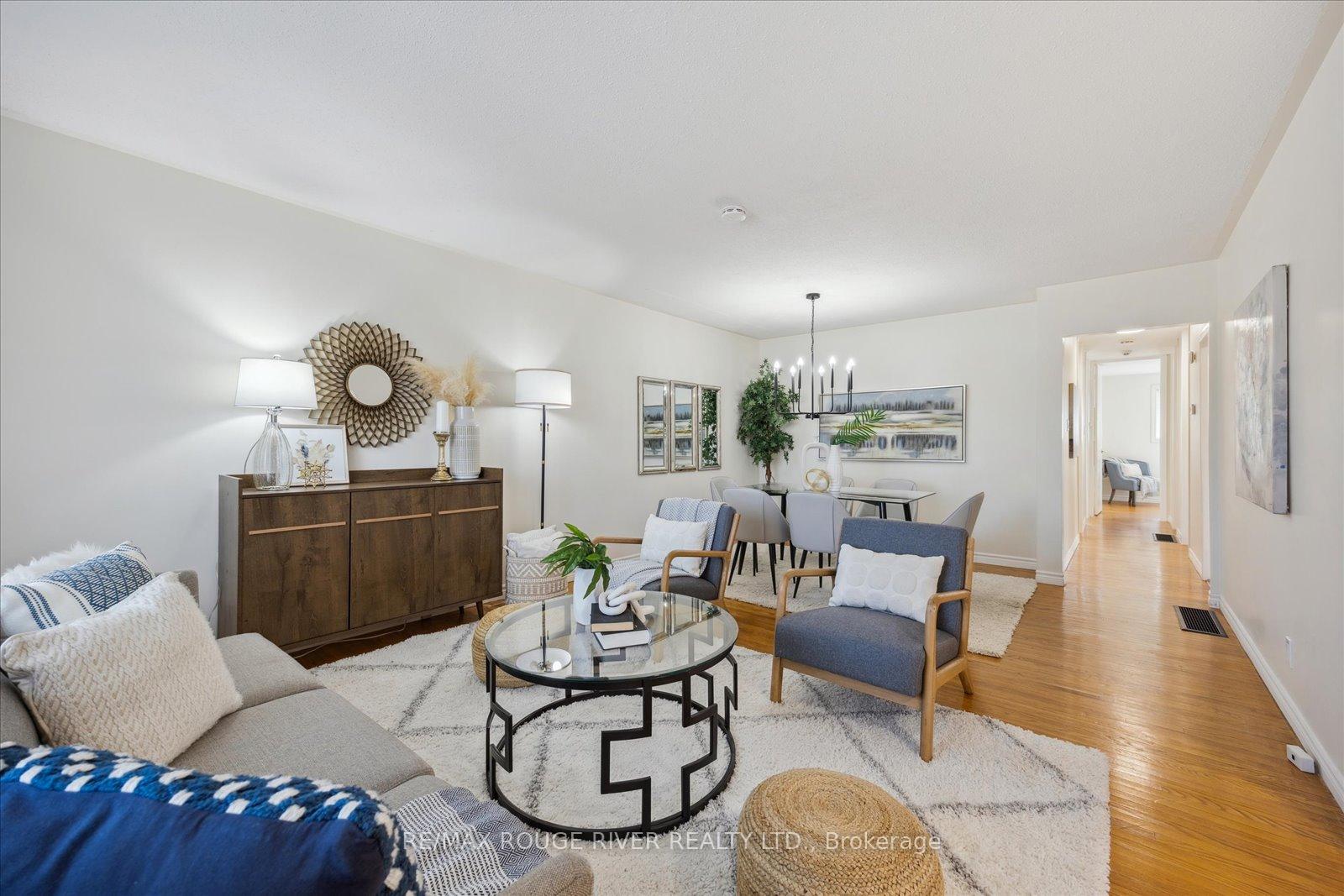 Photo 5 of 882 Naroch Boulevard, Pickering, Bay Ridges — HOMEH