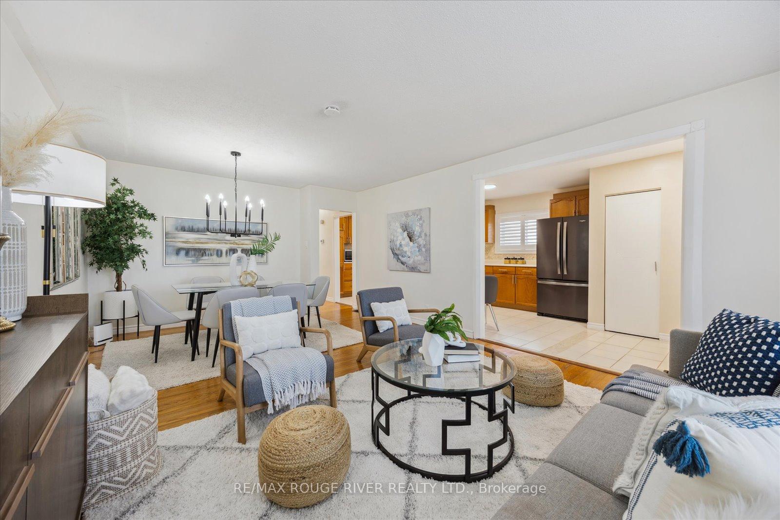 Photo 6 of 882 Naroch Boulevard, Pickering, Bay Ridges — HOMEH