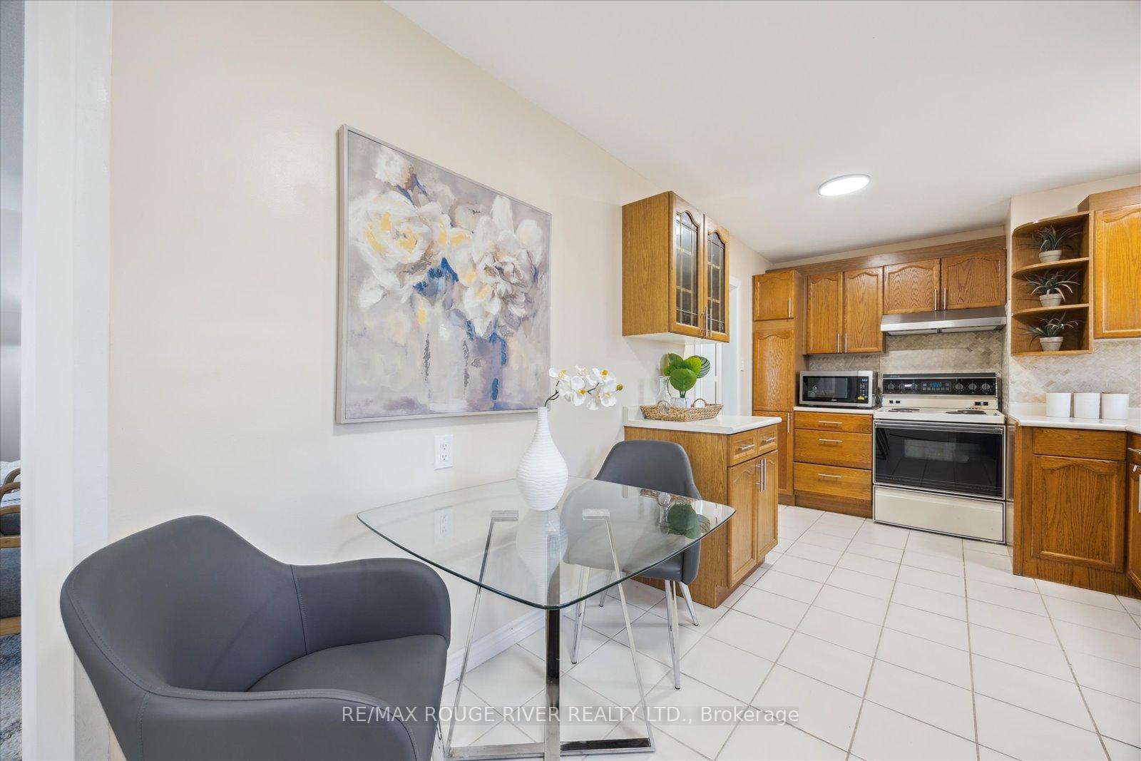 Photo 9 of 882 Naroch Boulevard, Pickering, Bay Ridges — HOMEH