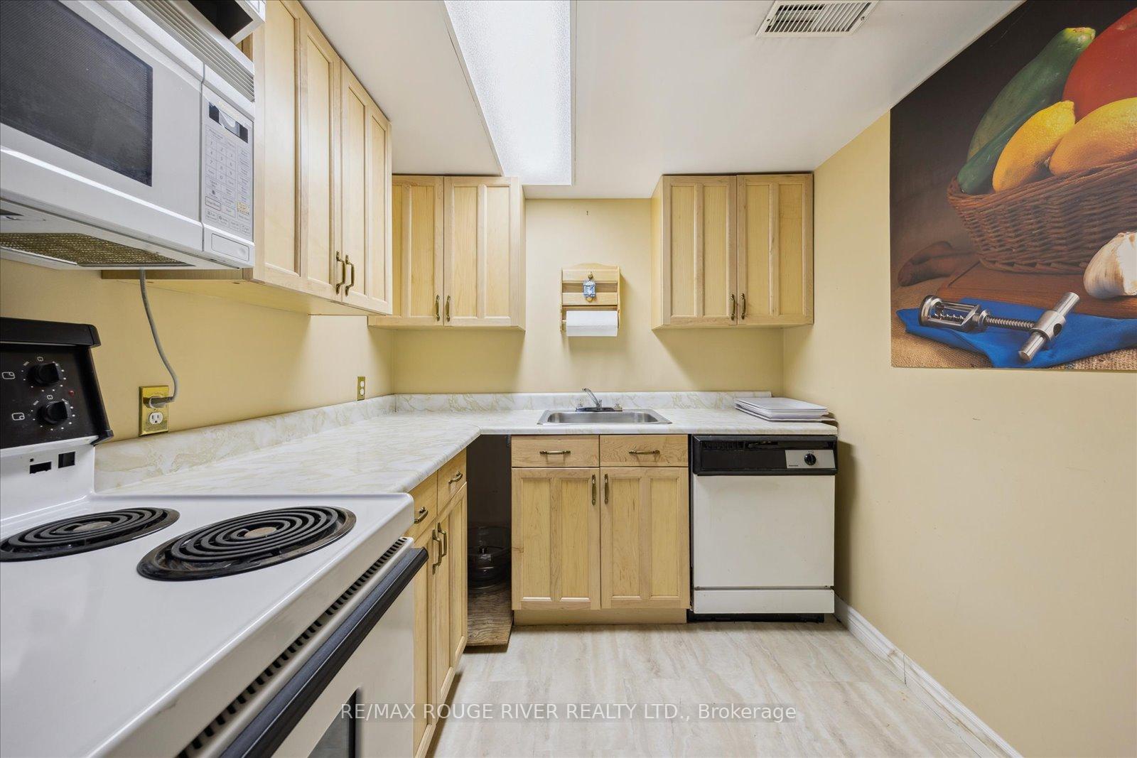 Photo 23 of 882 Naroch Boulevard, Pickering, Bay Ridges — HOMEH