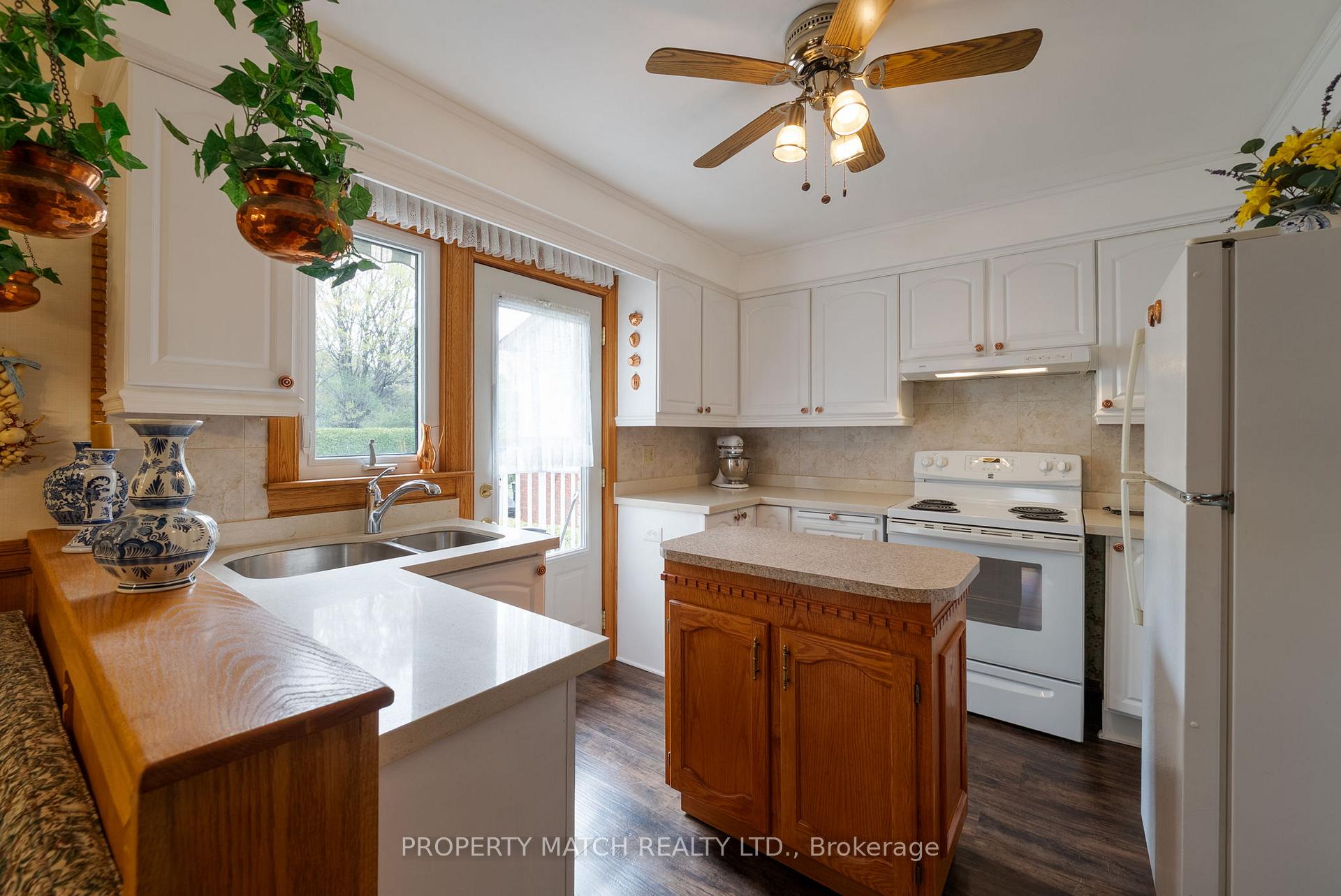 Photo 14 of 1101 Mohawk Street, Oshawa, Centennial — HOMEH