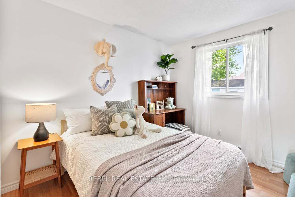 Photo 17 of 1303 Pinehurst Avenue, Oshawa, Donevan — HOMEH