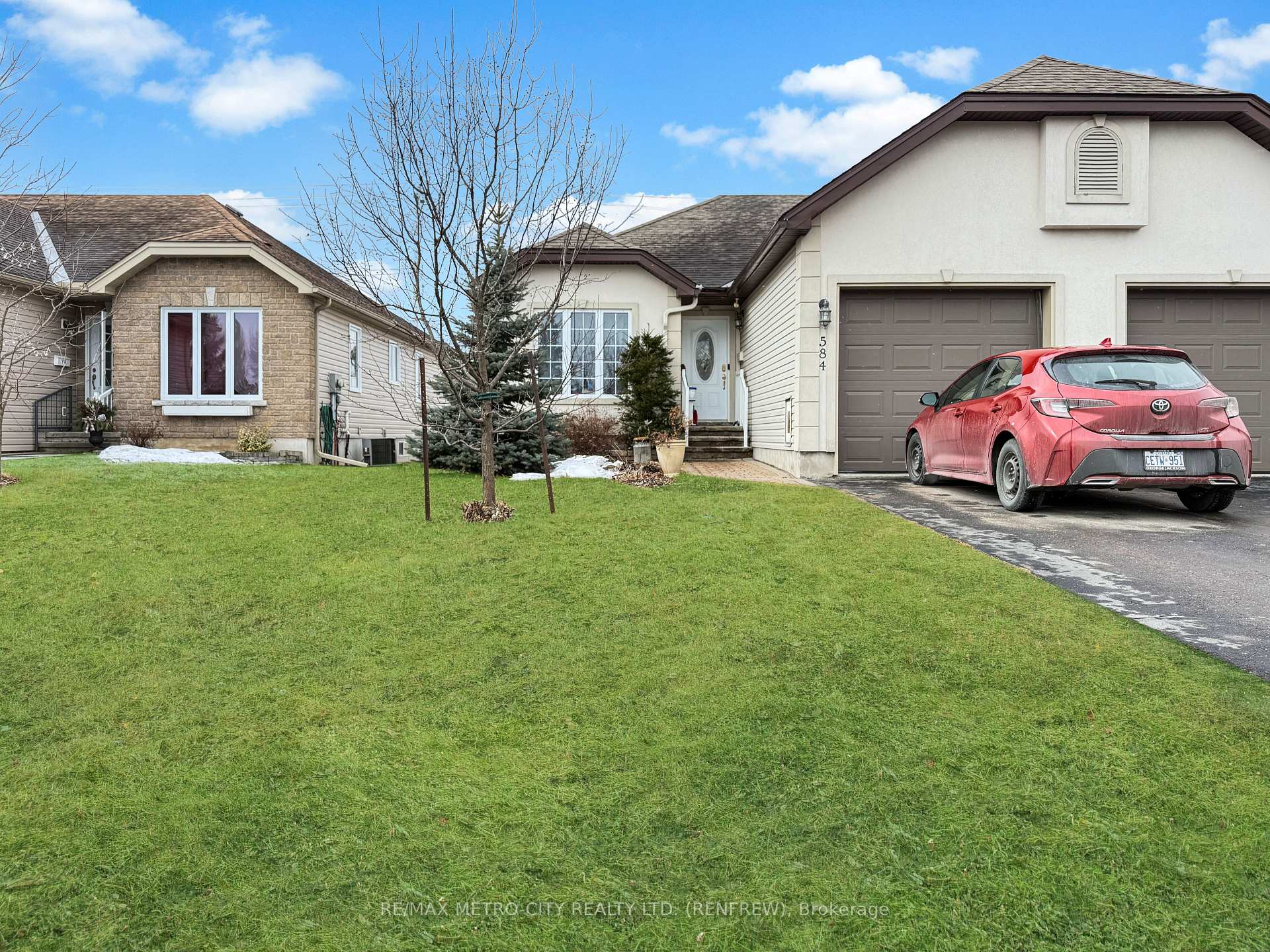 Photo 1 of 584 Aberdeen Street, Renfrew — HOMEH