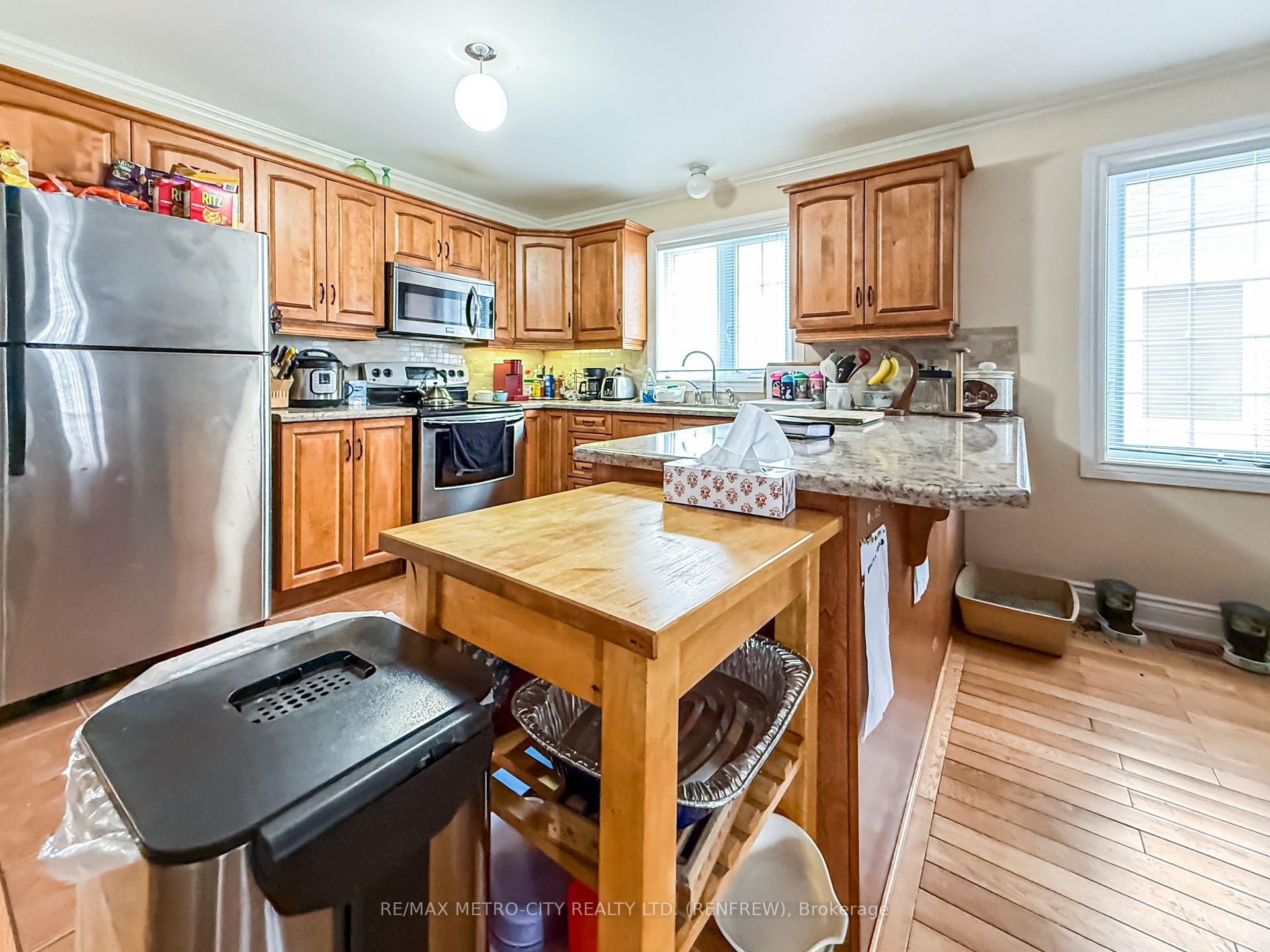 Photo 5 of 584 Aberdeen Street, Renfrew — HOMEH