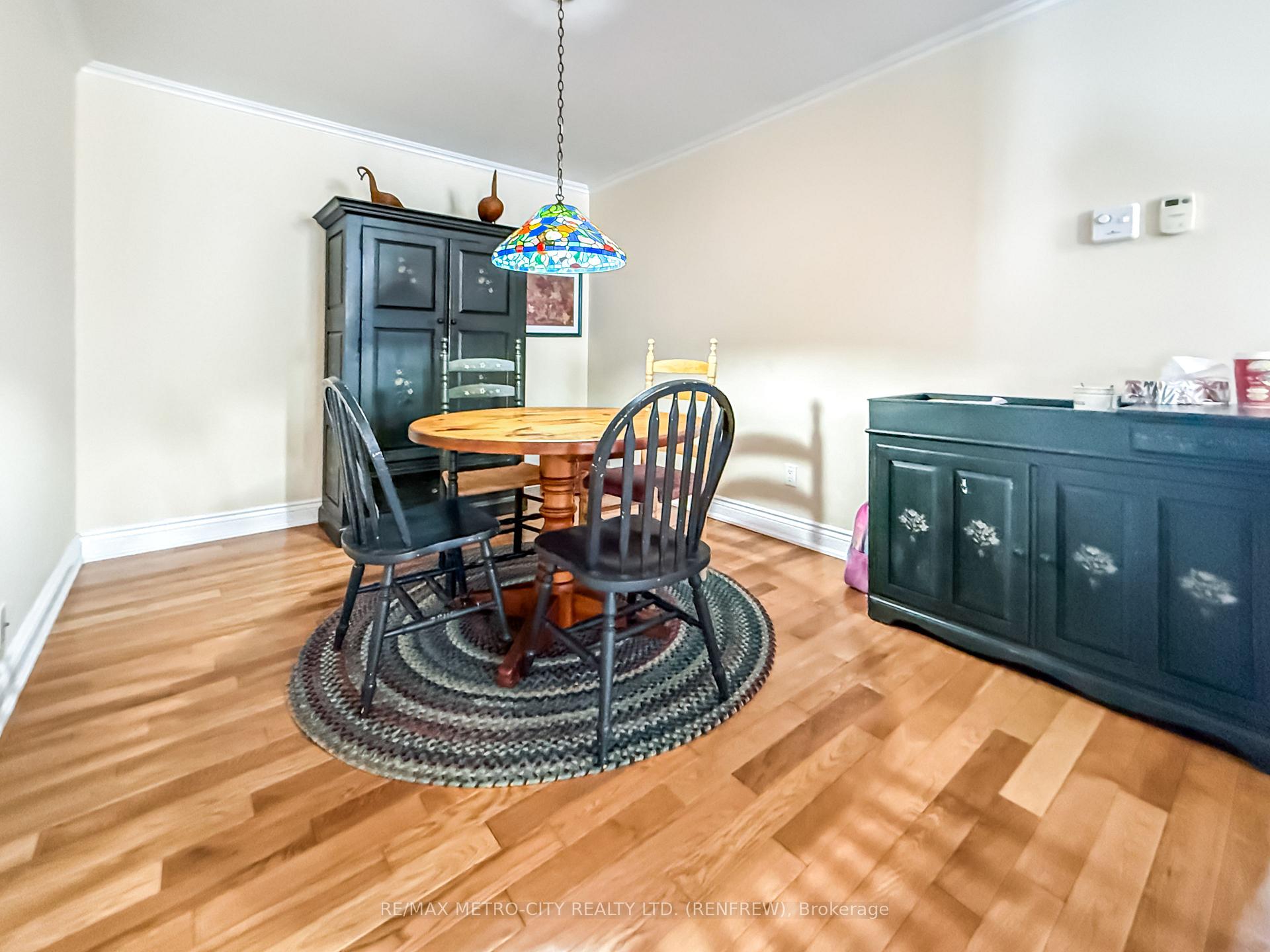 Photo 7 of 584 Aberdeen Street, Renfrew — HOMEH