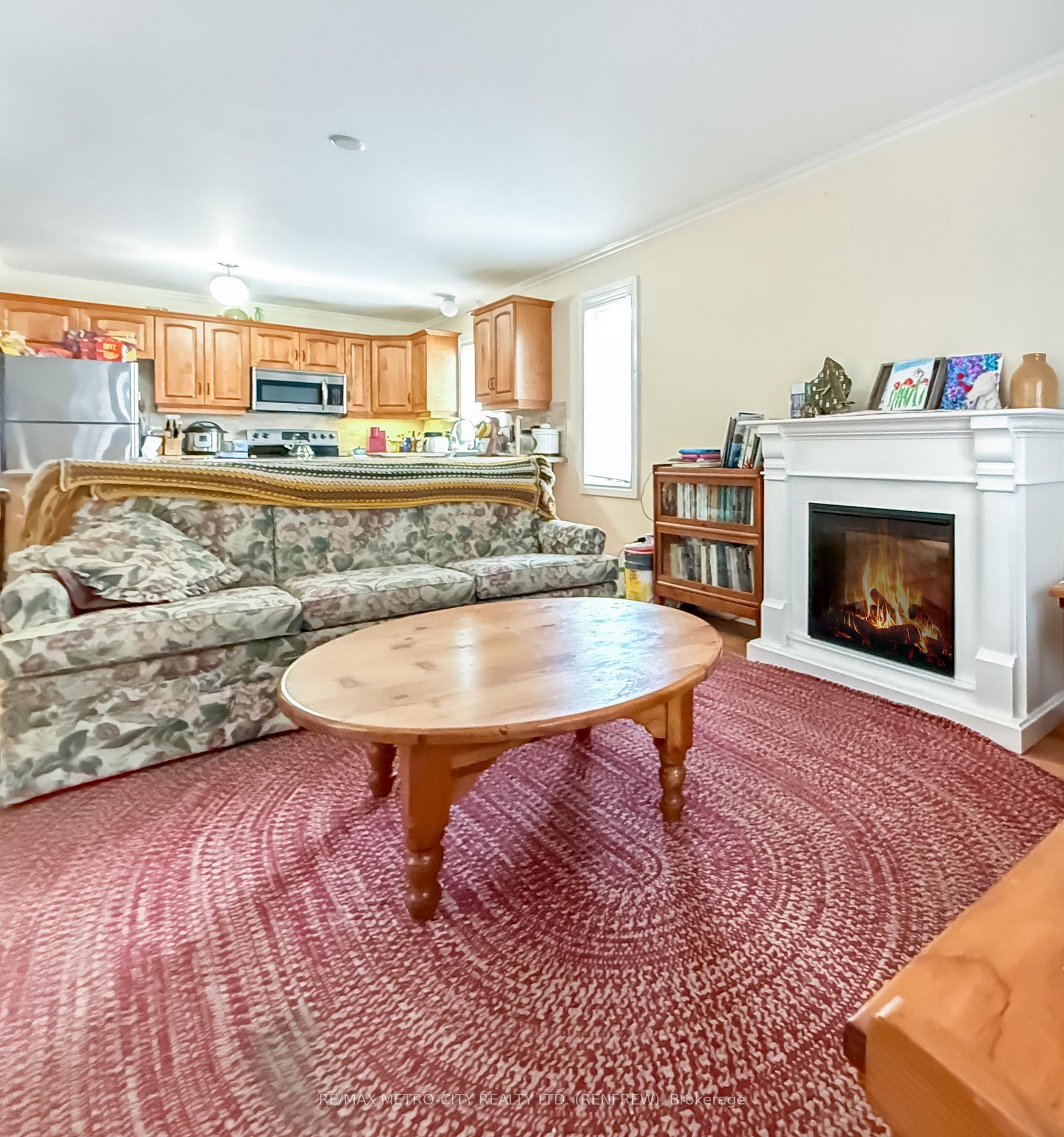 Photo 9 of 584 Aberdeen Street, Renfrew — HOMEH