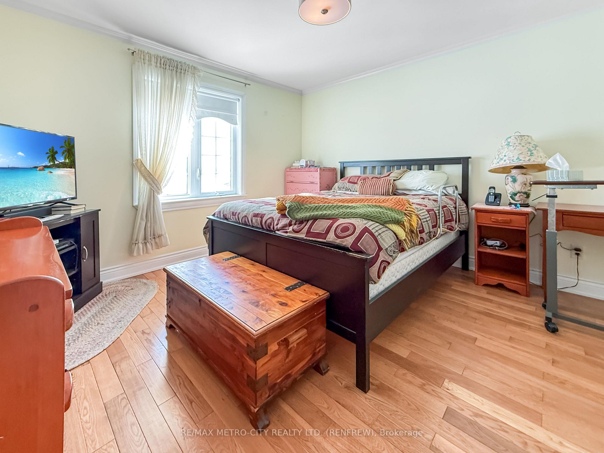 Photo 12 of 584 Aberdeen Street, Renfrew — HOMEH