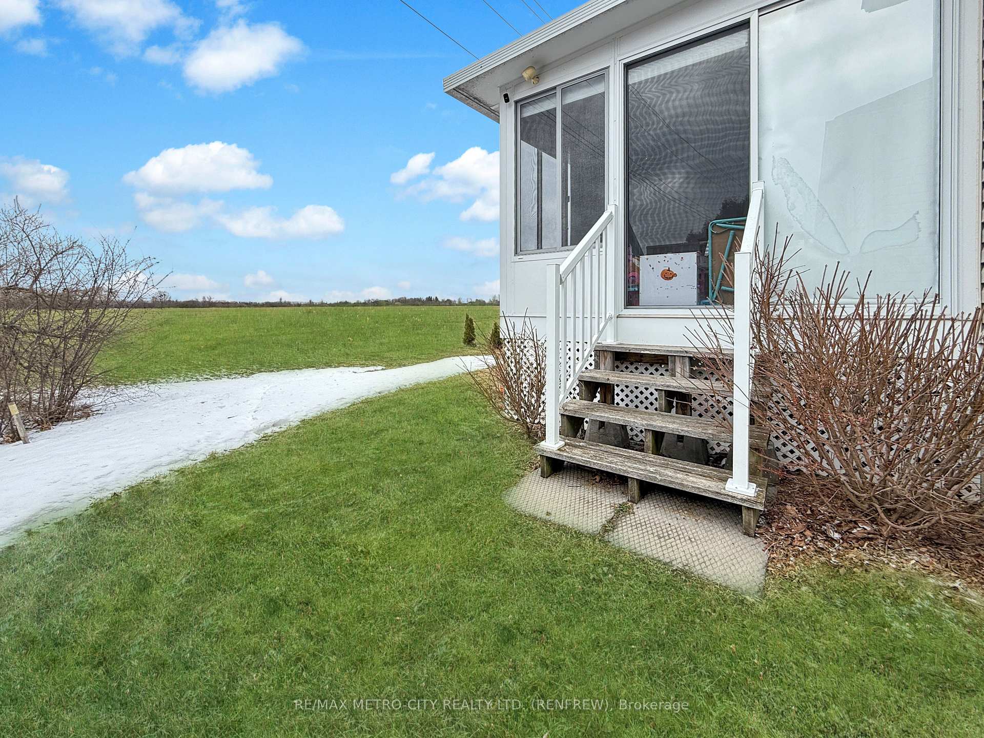Photo 18 of 584 Aberdeen Street, Renfrew — HOMEH