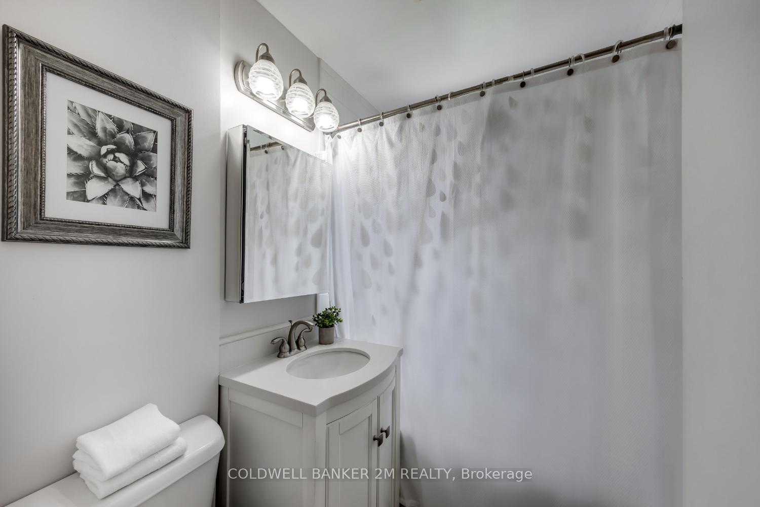 Photo 14 of 61 Kawartha Avenue, Oshawa, Lakeview — HOMEH