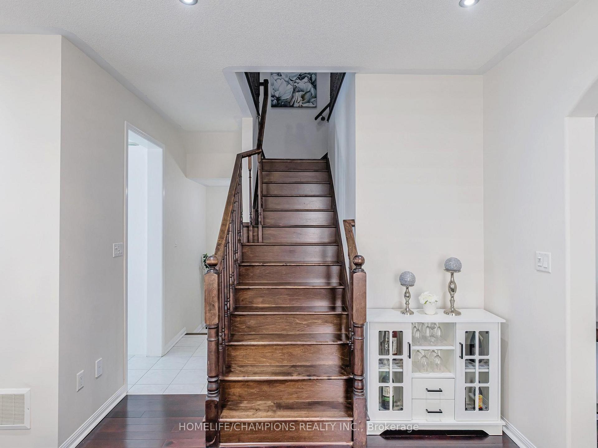 Photo 18 of 1851 Misthollow Drive E, Pickering, Duffin Heights — HOMEH