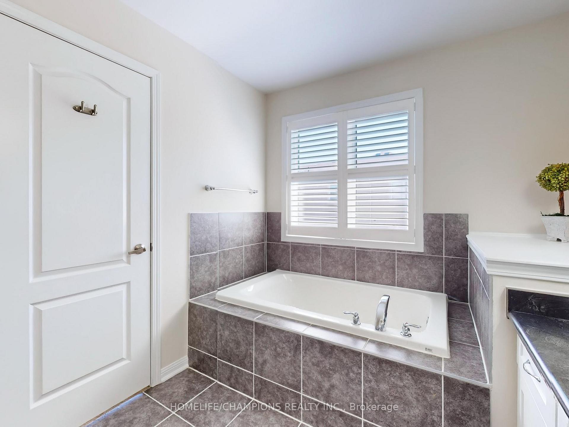 Photo 25 of 1851 Misthollow Drive E, Pickering, Duffin Heights — HOMEH