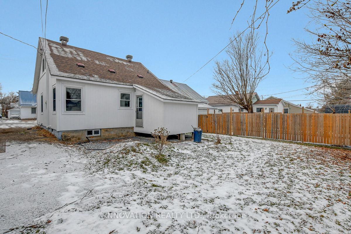 Photo 16 of 409 Dominion Street, Renfrew — HOMEH