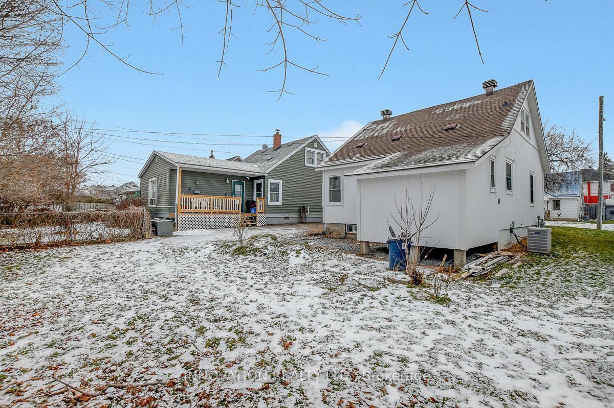 Photo 17 of 409 Dominion Street, Renfrew — HOMEH