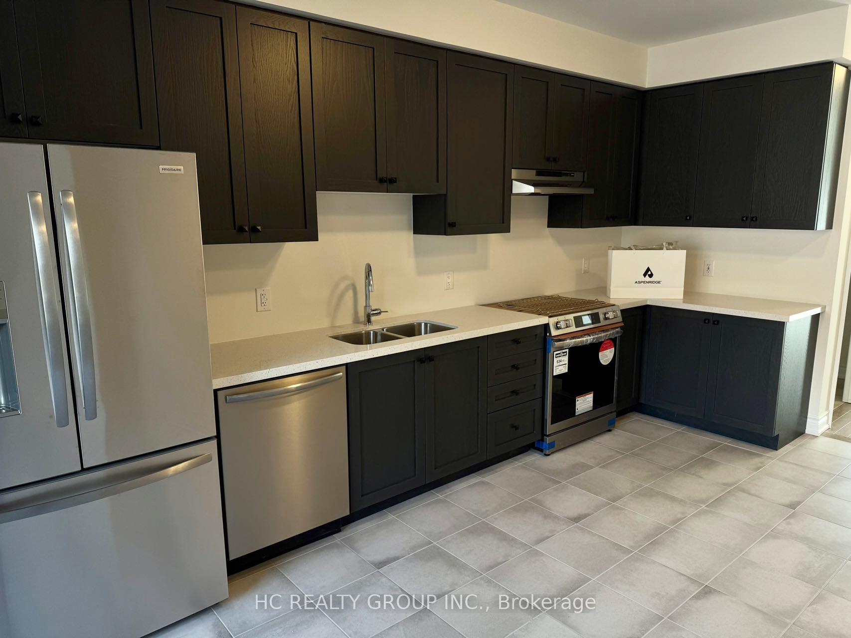 Photo 4 of 2826 Tippett Mews, Pickering, Rural Pickering — HOMEH