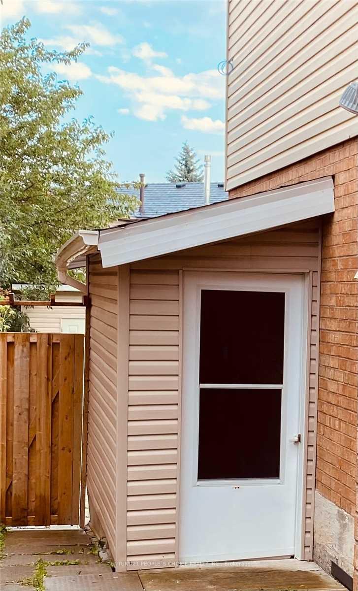 Photo 2 of 281 Waterford Gate, Pickering, Highbush — HOMEH