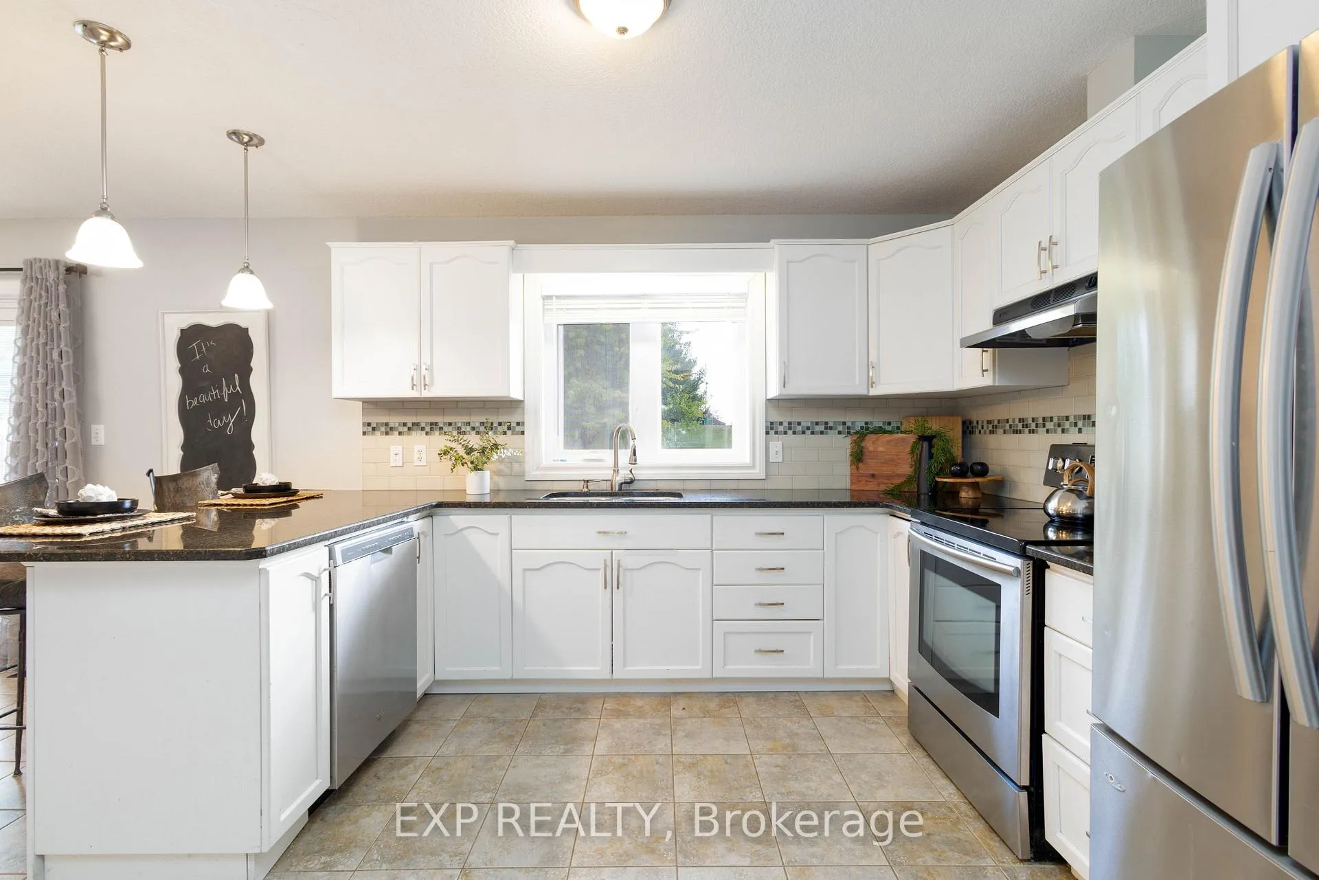 Photo 10 of 8 Pardo Court, Scugog, Rural Scugog — HOMEH