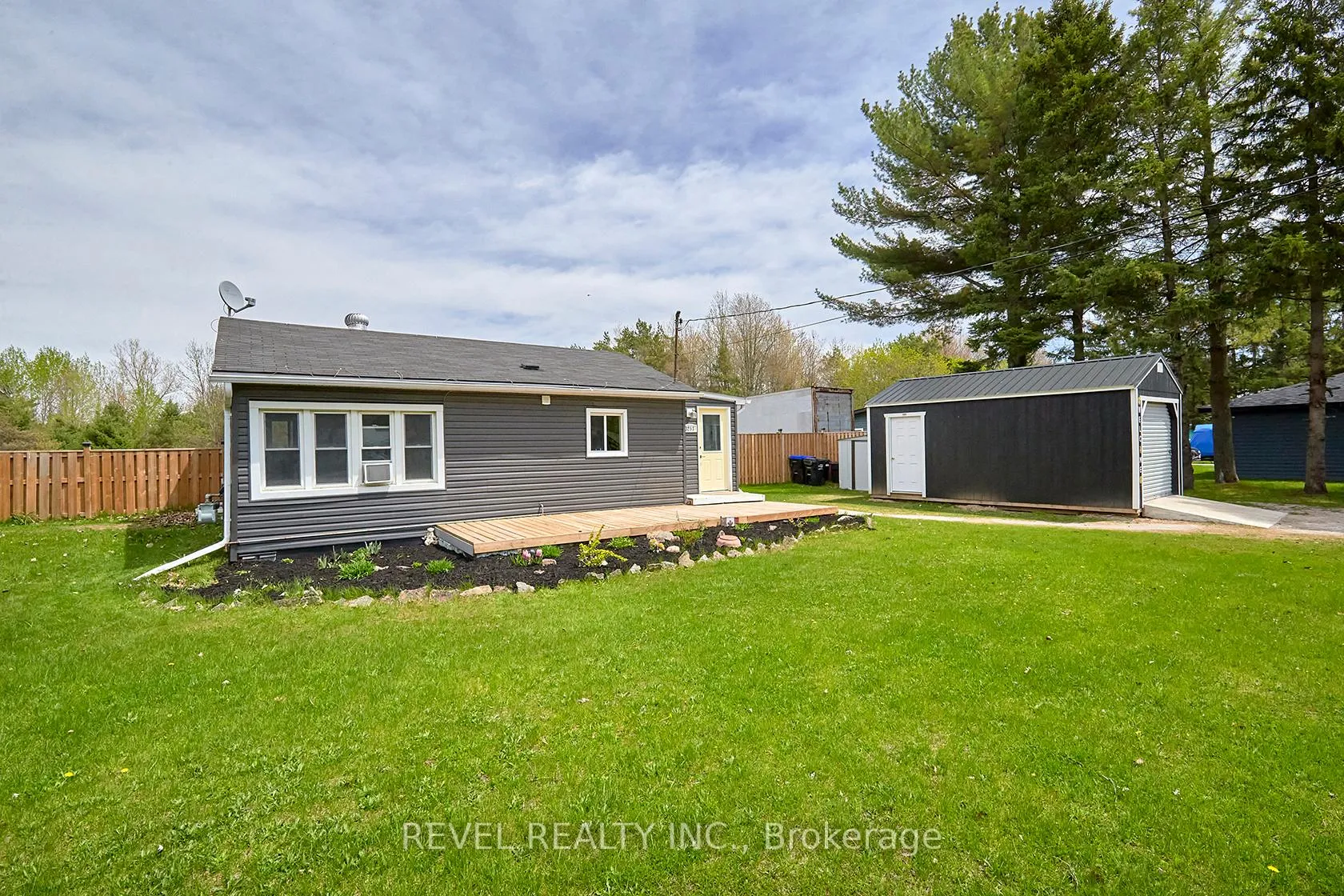 Photo 4 of 3253 Grayshott Drive, Severn, Washago — HOMEH