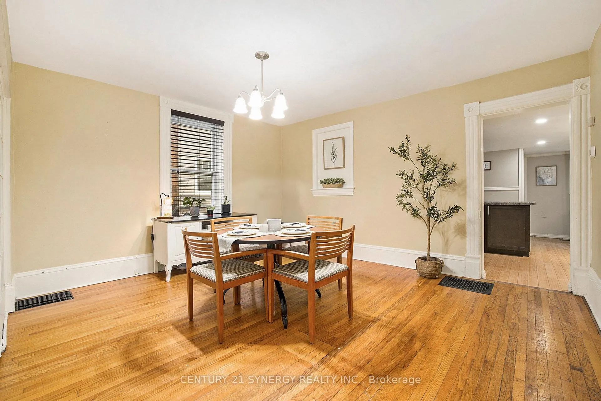 Photo 10 of 17 Elmsley Street, Smiths Falls — HOMEH