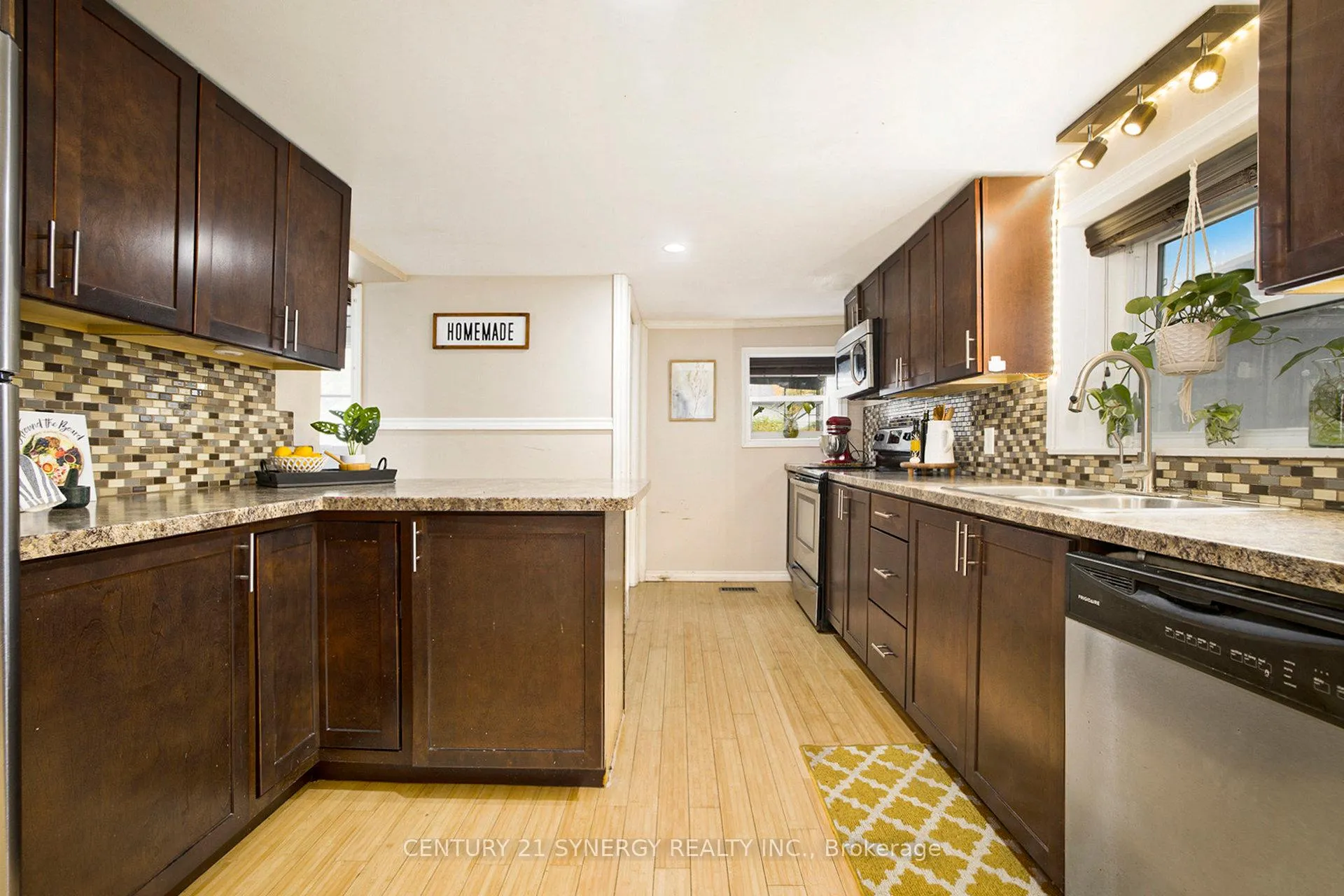 Photo 11 of 17 Elmsley Street, Smiths Falls — HOMEH