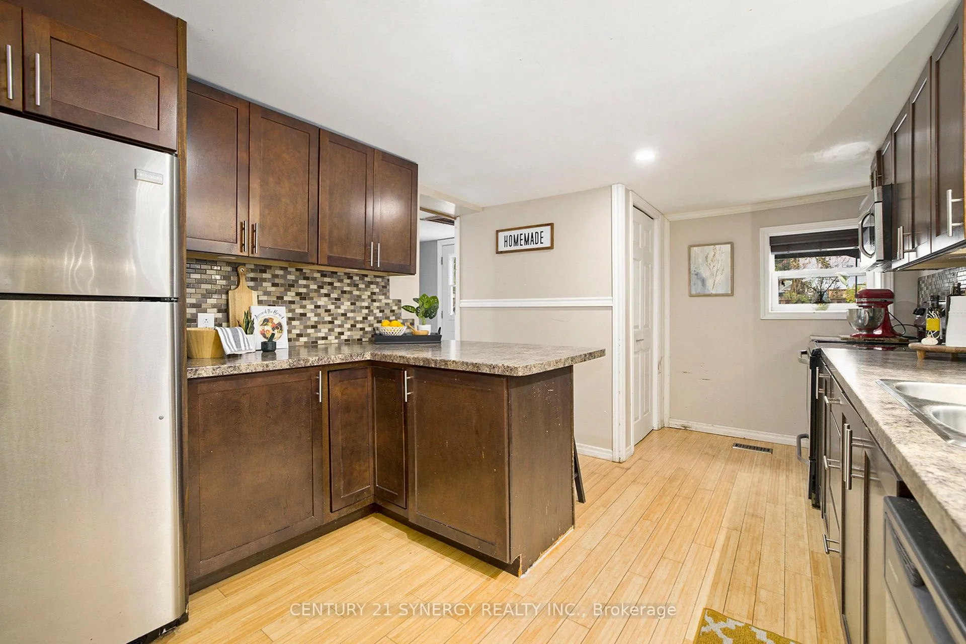 Photo 12 of 17 Elmsley Street, Smiths Falls — HOMEH