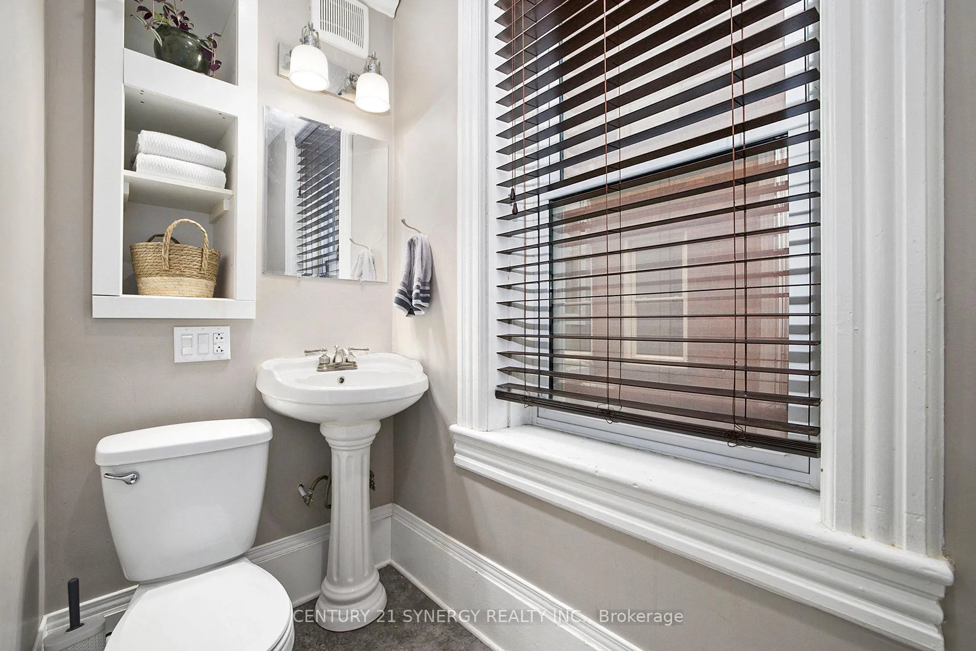 Photo 16 of 17 Elmsley Street, Smiths Falls — HOMEH