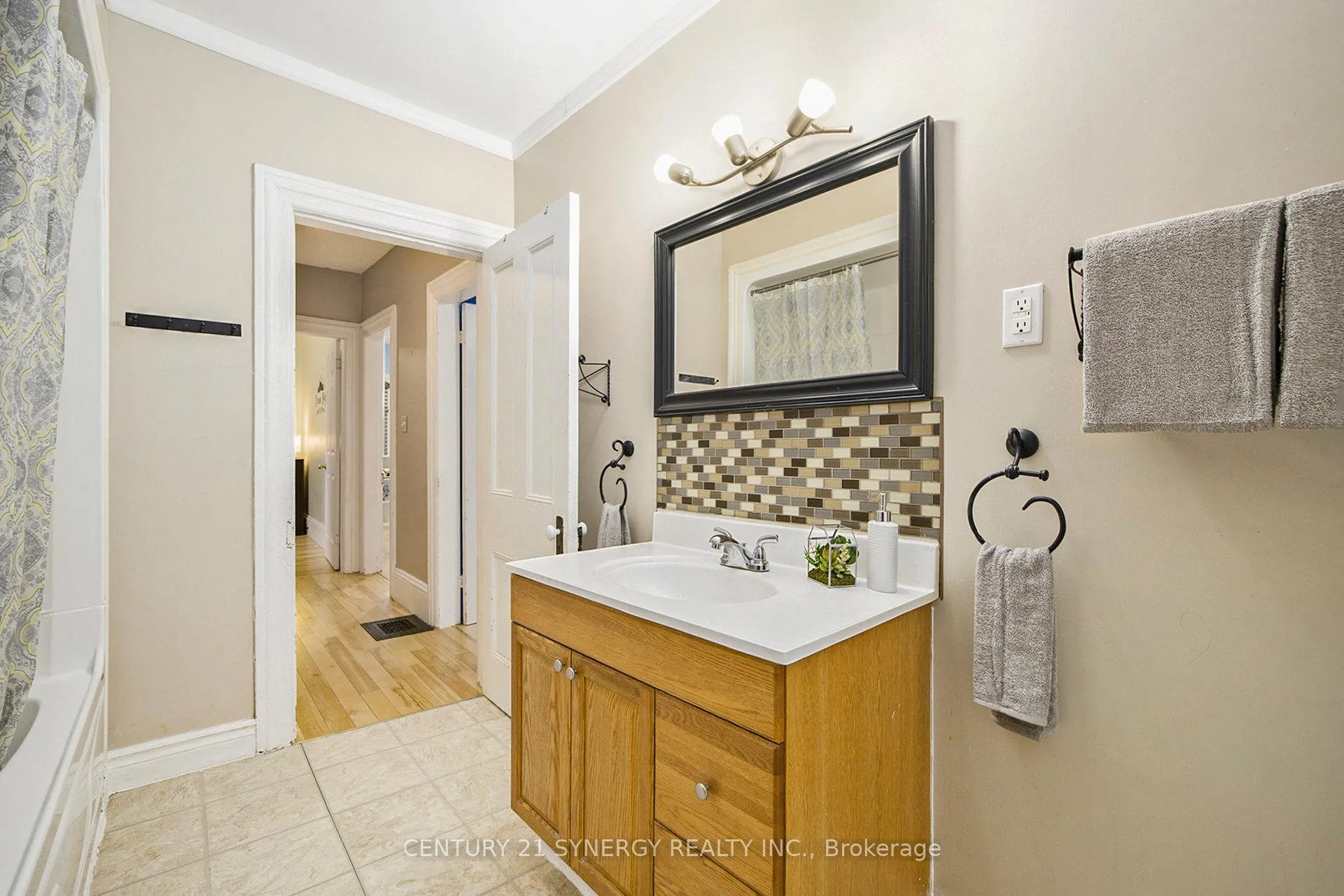 Photo 21 of 17 Elmsley Street, Smiths Falls — HOMEH
