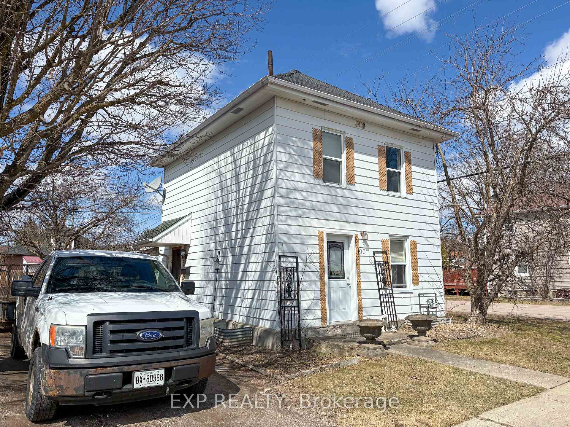 Photo 1 of 190 Tasse Avenue, Renfrew — HOMEH