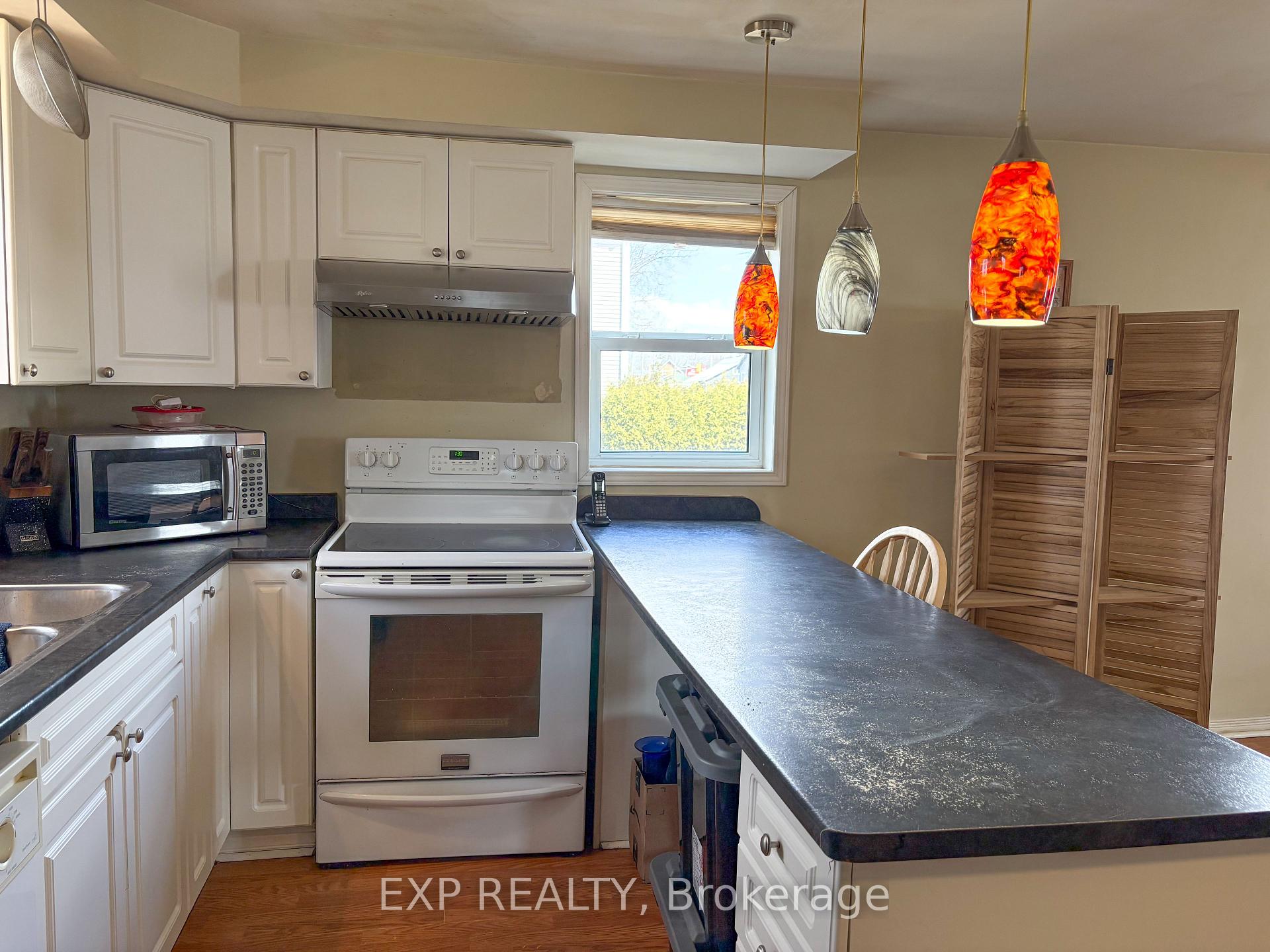 Photo 2 of 190 Tasse Avenue, Renfrew — HOMEH