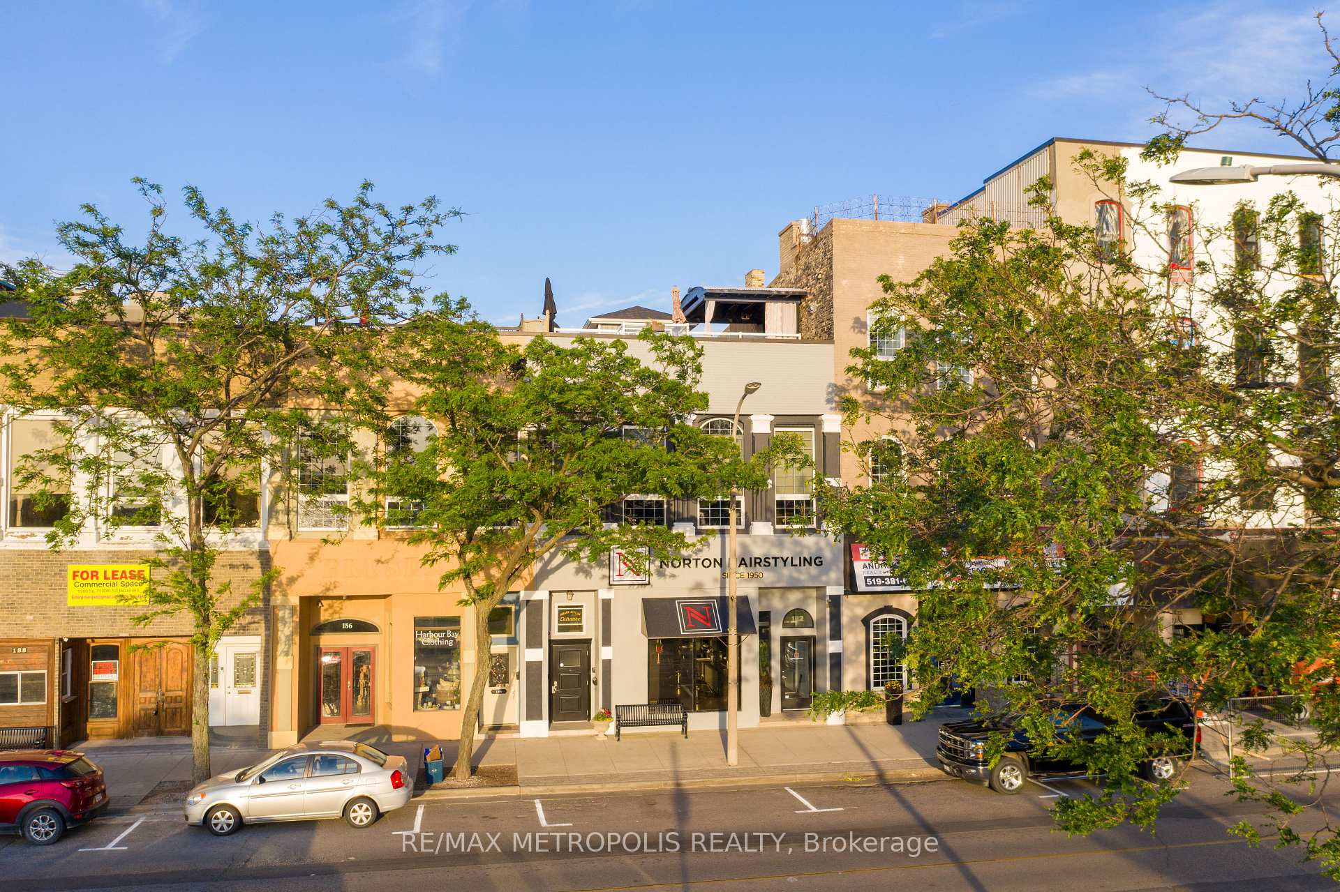 Front of Unit Upper, 182 Front Street N