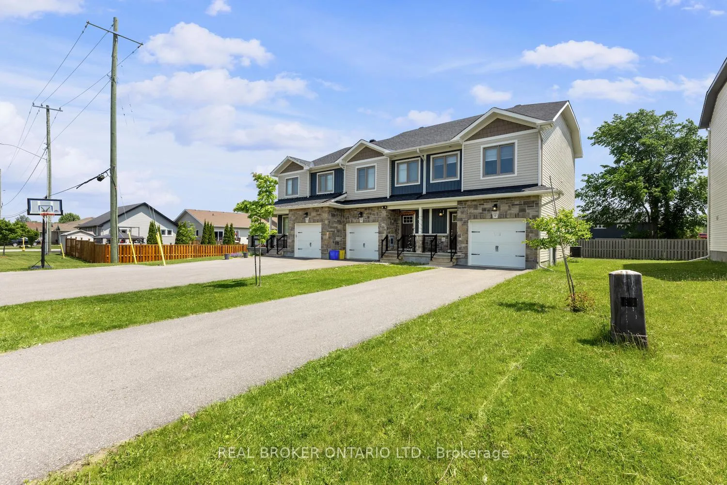 Photo 2 of 145 Ferrara Drive, Smiths Falls — HOMEH