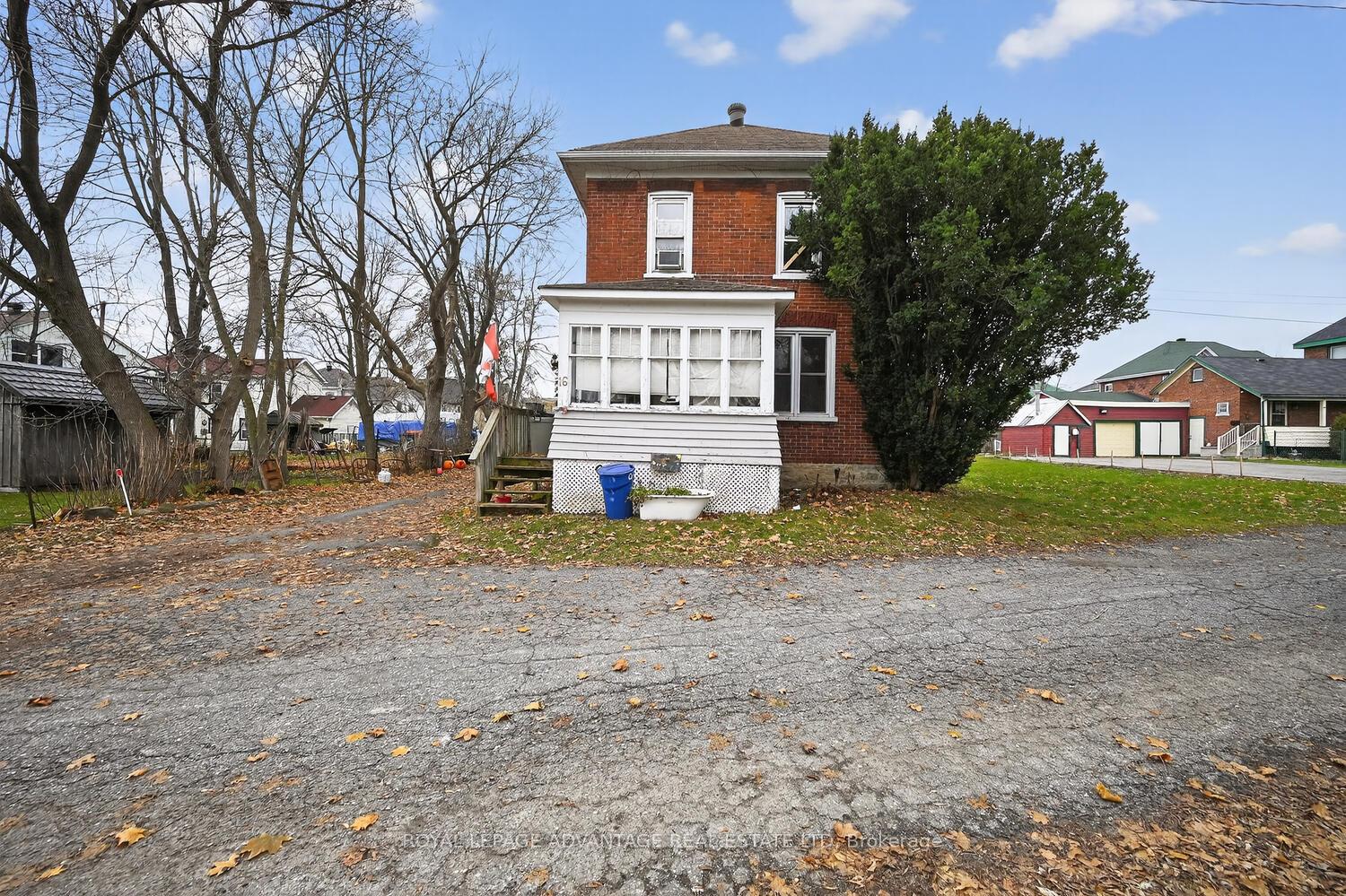 Photo 2 of 16 Mary Street N, Smiths Falls — HOMEH