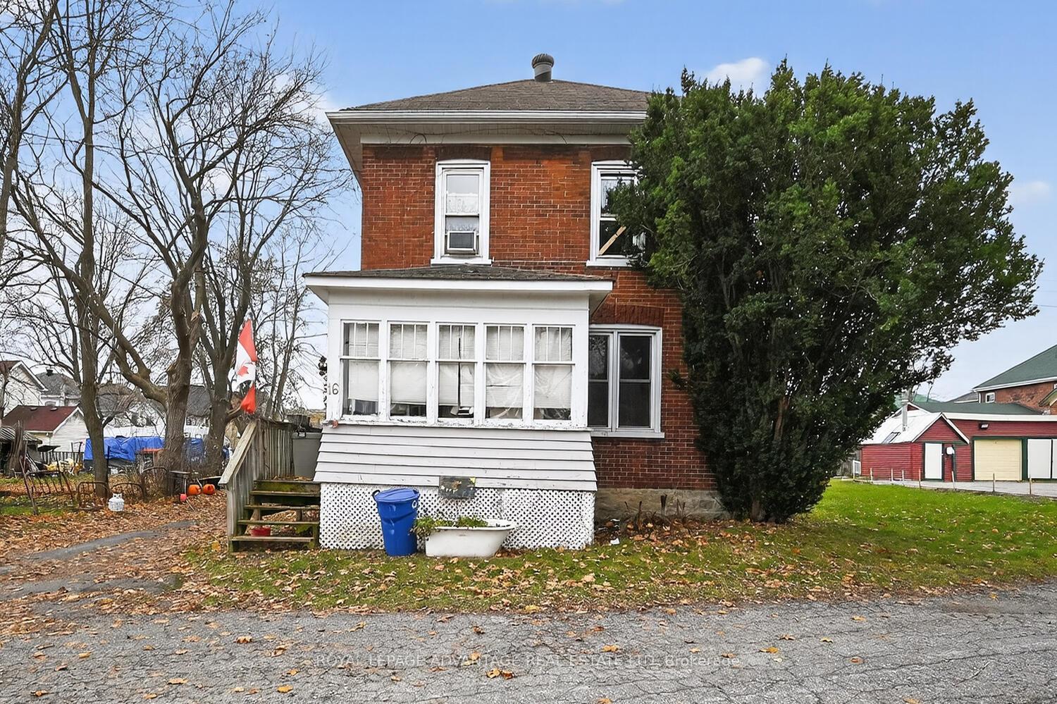 Photo 4 of 16 Mary Street N, Smiths Falls — HOMEH