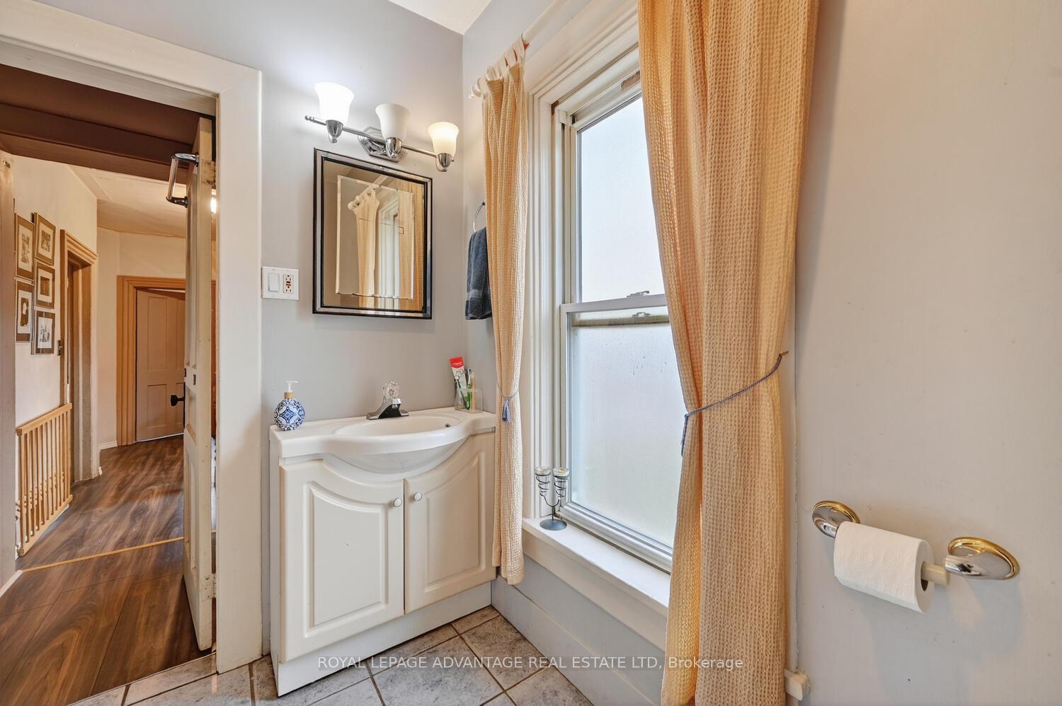 Photo 23 of 16 Mary Street N, Smiths Falls — HOMEH