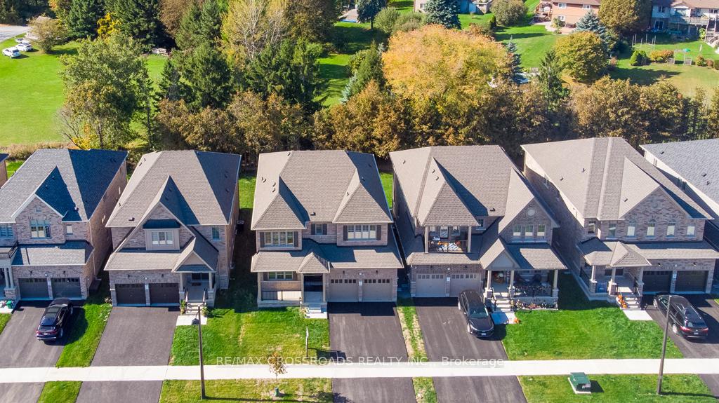 Photo 2 of 118 North Garden Boulevard, Scugog, Port Perry — HOMEH