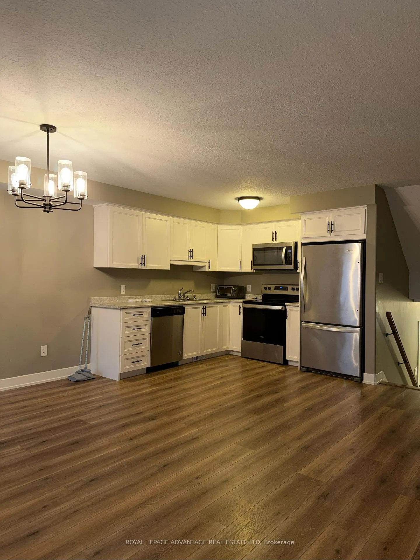 Photo 2 of 5 Staples Boulevard, Smiths Falls — HOMEH