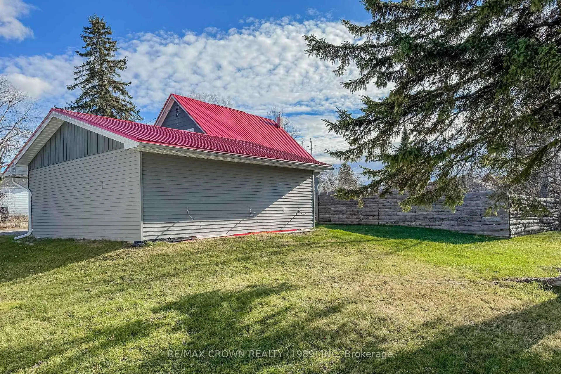 Photo 41 of 102 First Street, Smooth Rock Falls, SRF — HOMEH