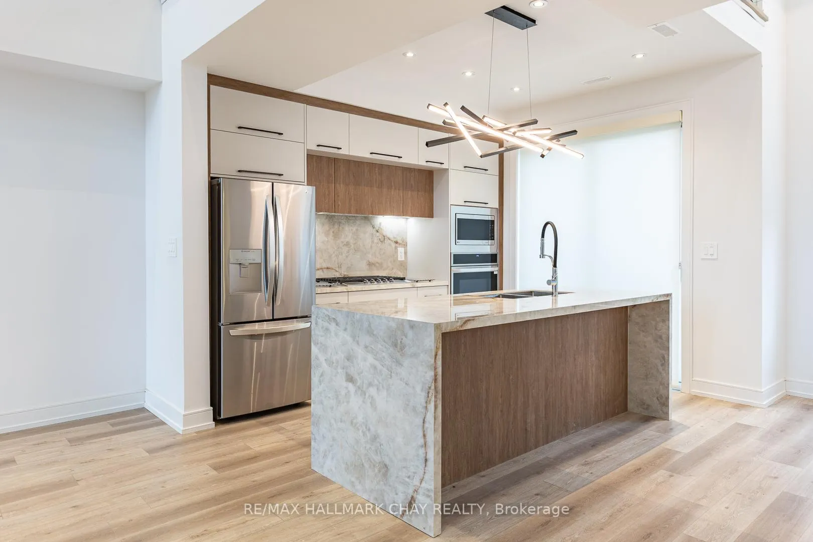 Photo 3 of 3706 Quayside Drive, Severn, West Shore — HOMEH