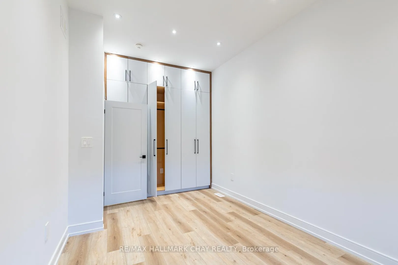 Photo 18 of 3706 Quayside Drive, Severn, West Shore — HOMEH
