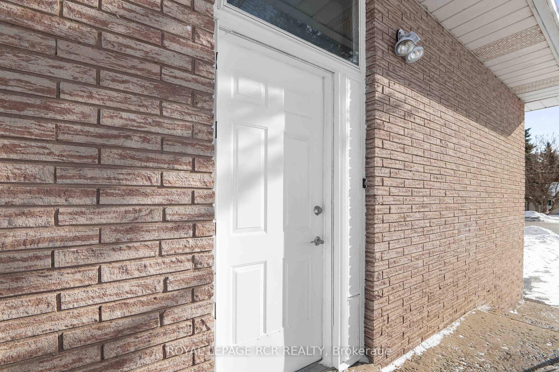 Photo 3 of 622 Main Street E, Shelburne — HOMEH
