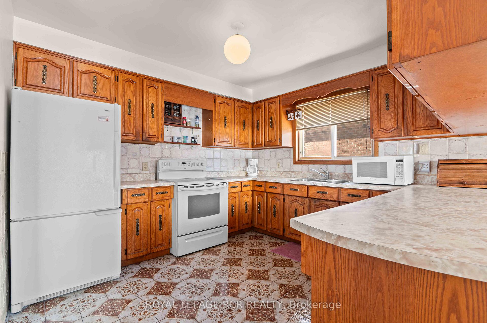 Photo 5 of 622 Main Street E, Shelburne — HOMEH