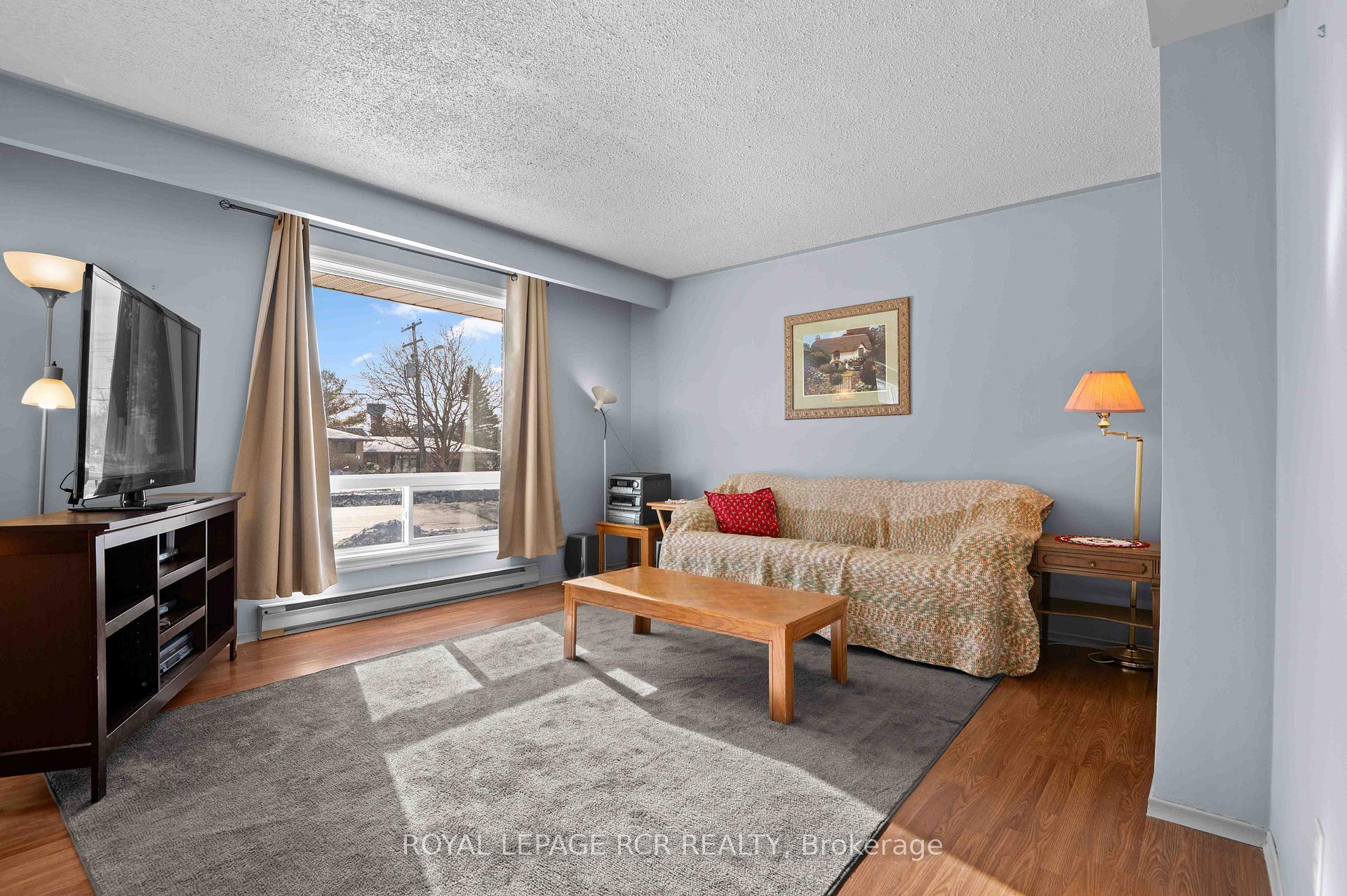 Photo 6 of 622 Main Street E, Shelburne — HOMEH