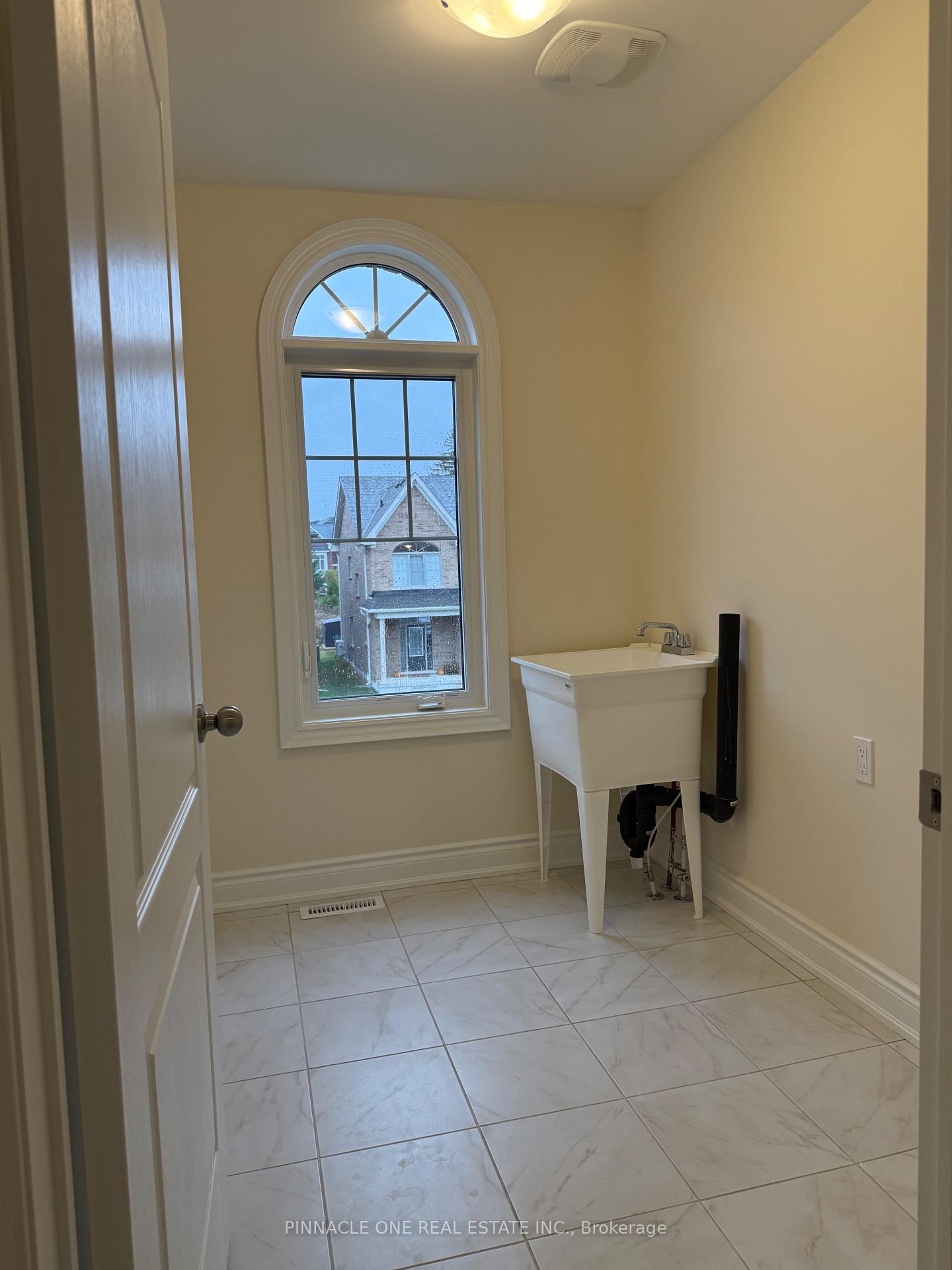 Photo 15 of 29 North Garden Boulevard, Scugog, Port Perry — HOMEH