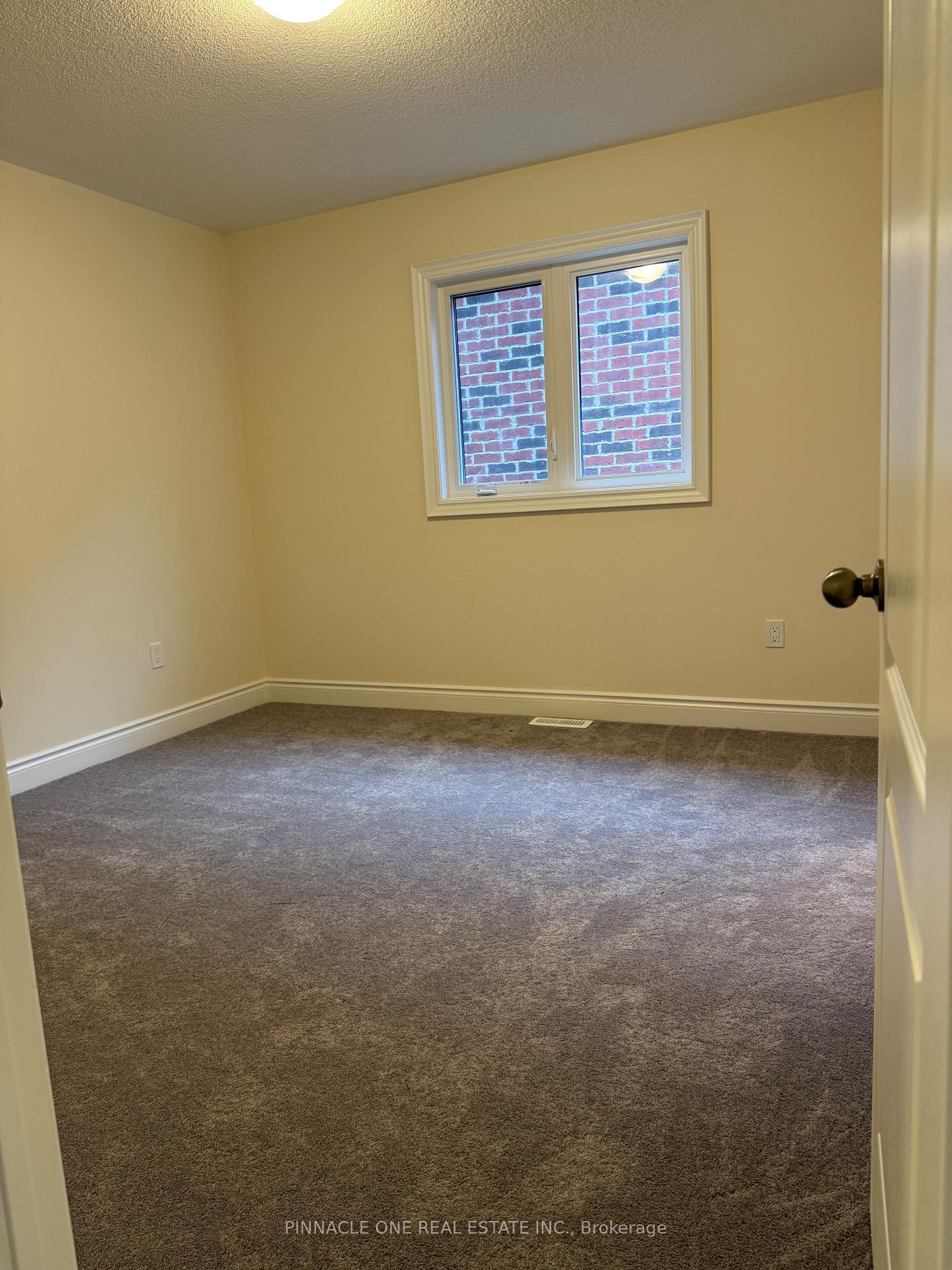 Photo 20 of 29 North Garden Boulevard, Scugog, Port Perry — HOMEH